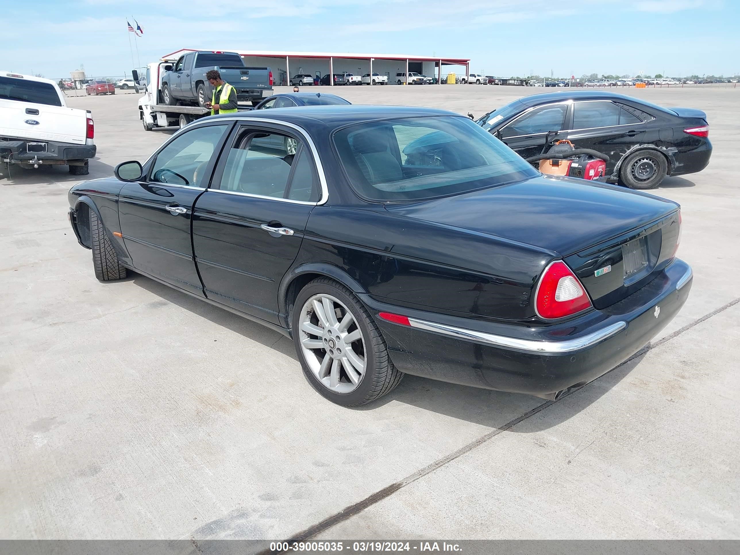 Photo 2 VIN: SAJWA73B45TG39991 - JAGUAR XJ 