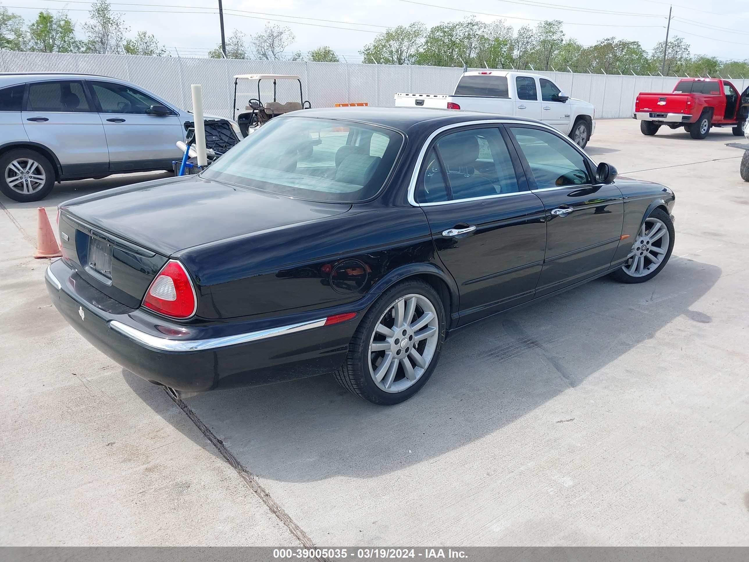 Photo 3 VIN: SAJWA73B45TG39991 - JAGUAR XJ 