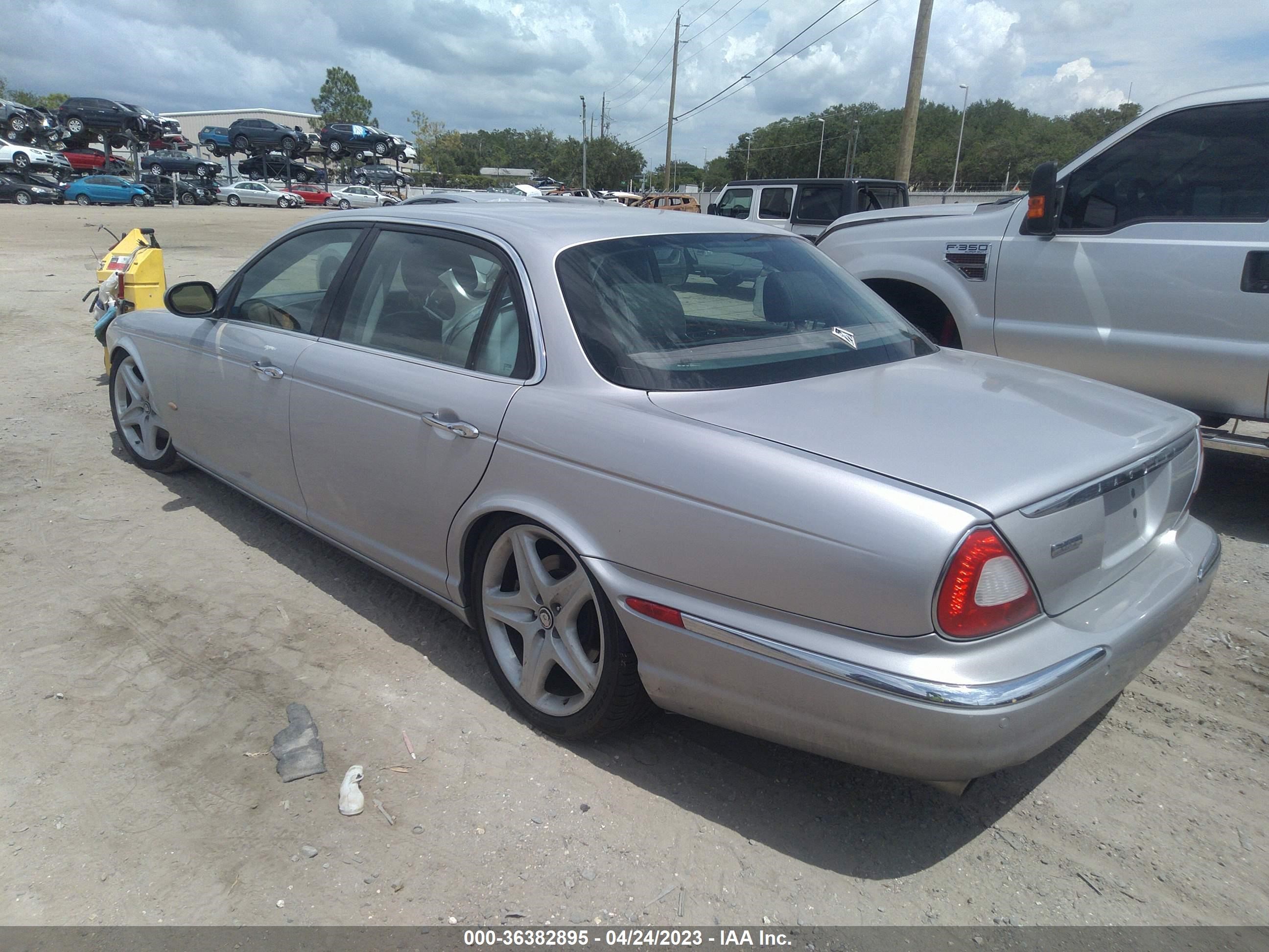 Photo 2 VIN: SAJWA79B06SG50274 - JAGUAR XJ 