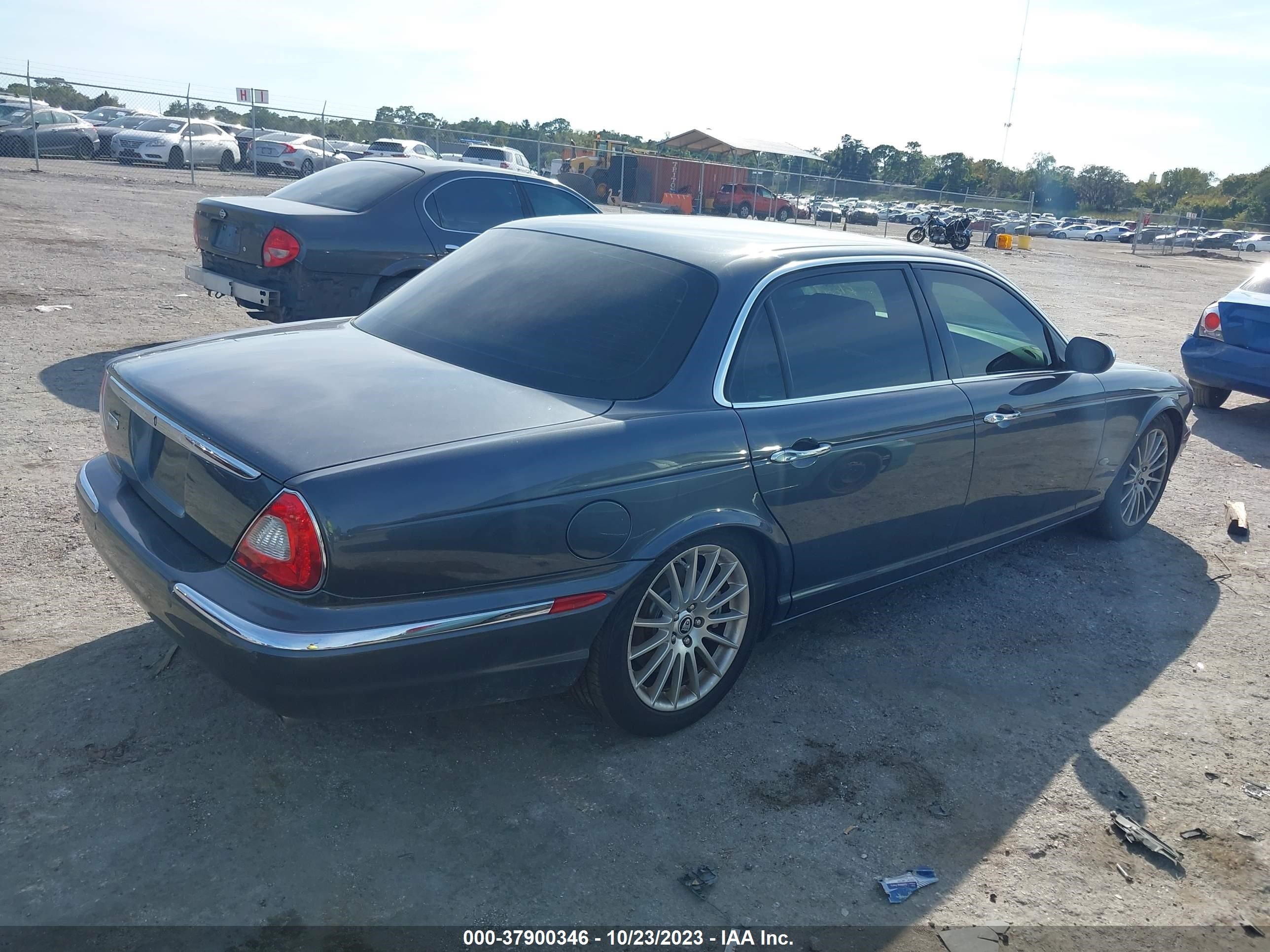 Photo 3 VIN: SAJWA79B97SH11946 - JAGUAR XJ 