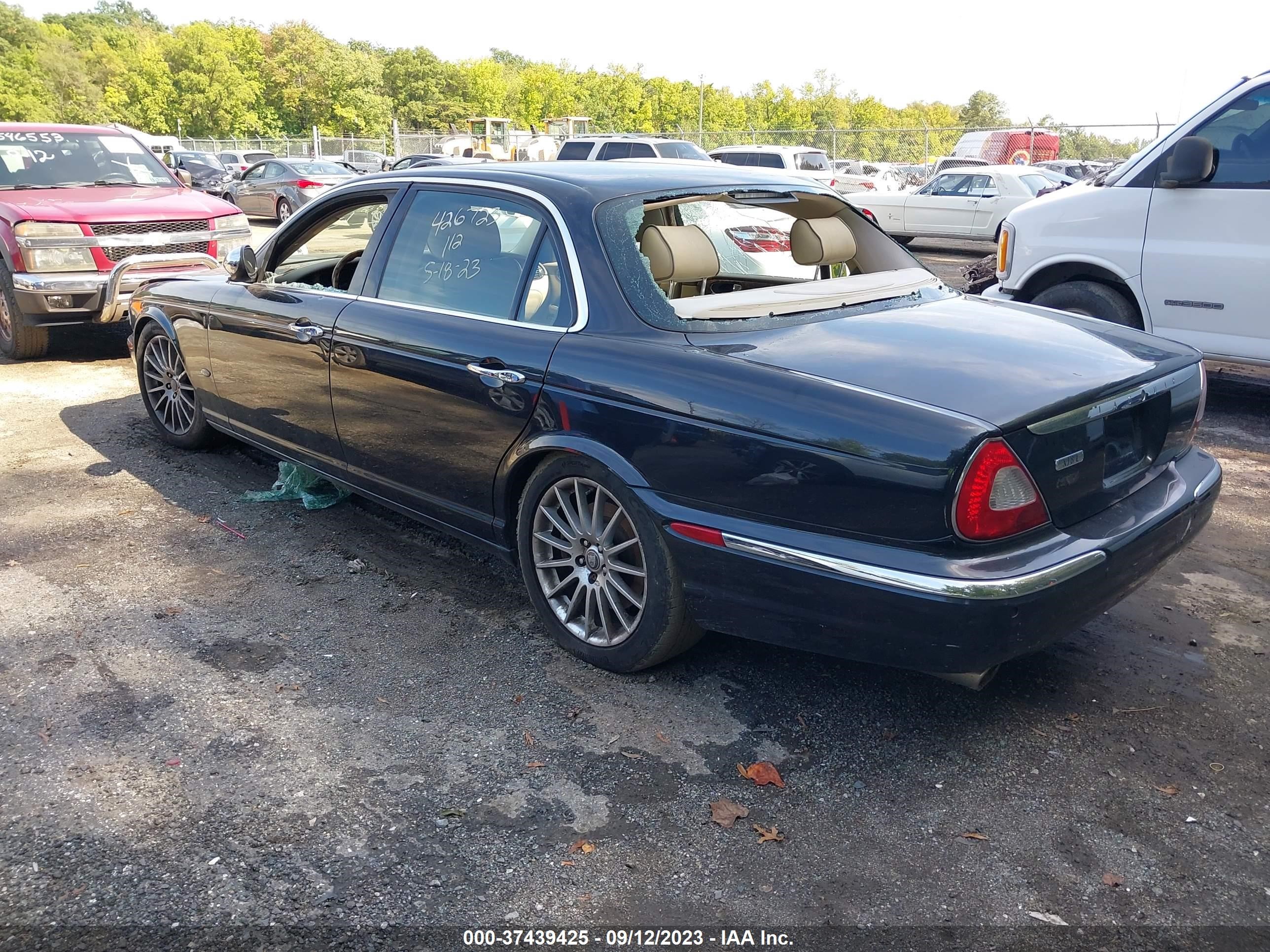 Photo 2 VIN: SAJWA79B97SH14412 - JAGUAR XJ 