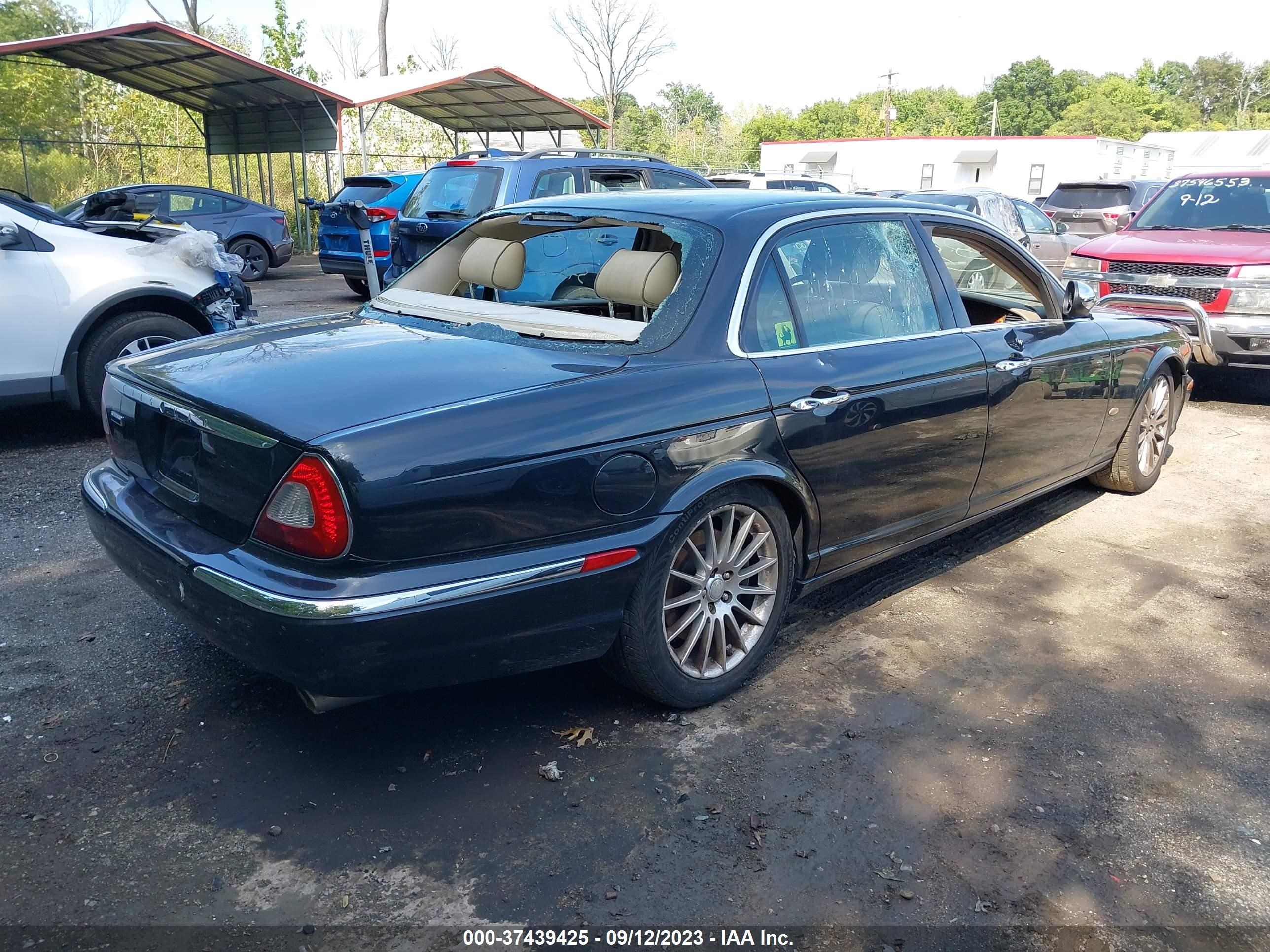 Photo 3 VIN: SAJWA79B97SH14412 - JAGUAR XJ 