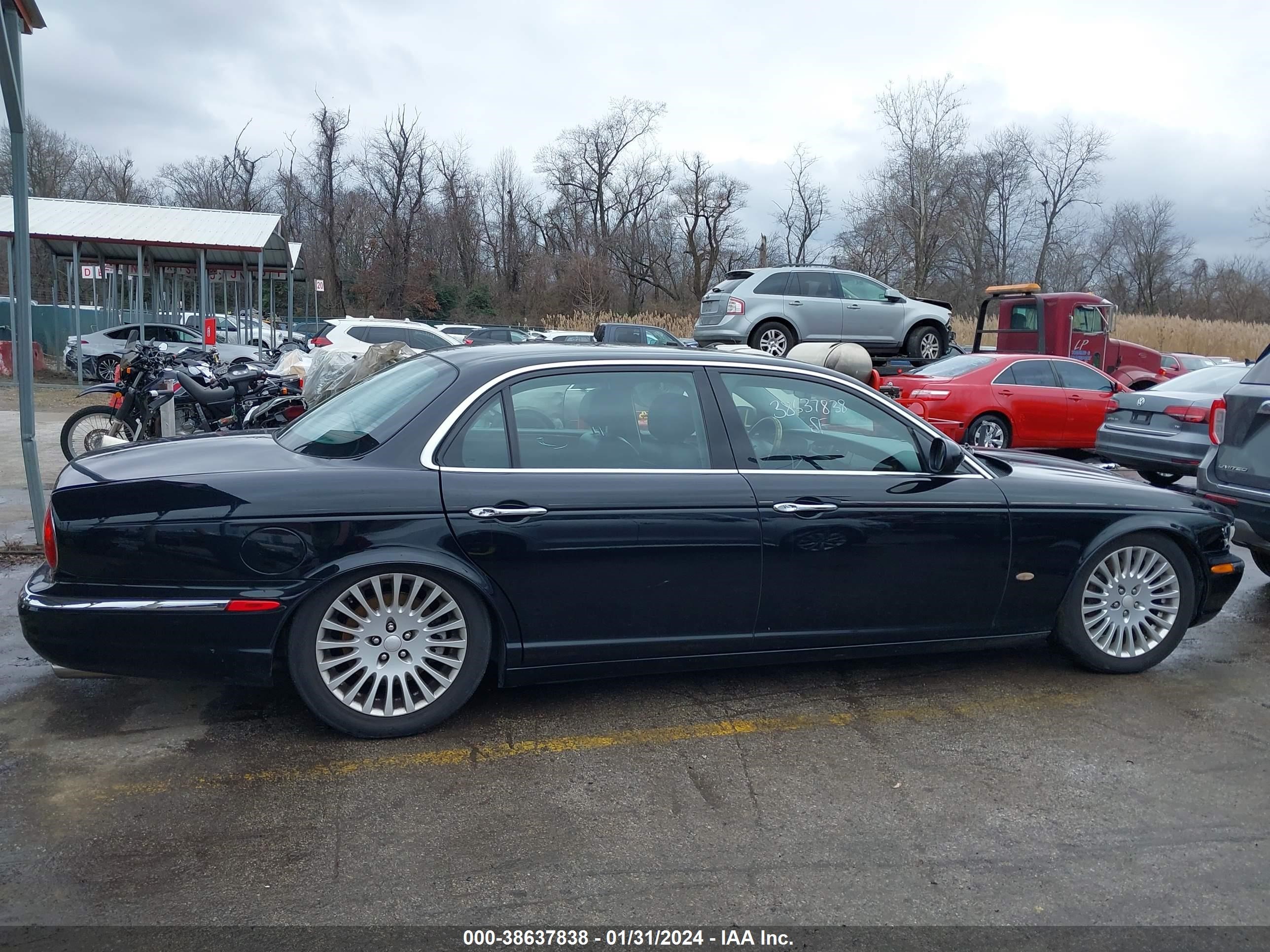 Photo 12 VIN: SAJWA79BX6SG50430 - JAGUAR XJ 