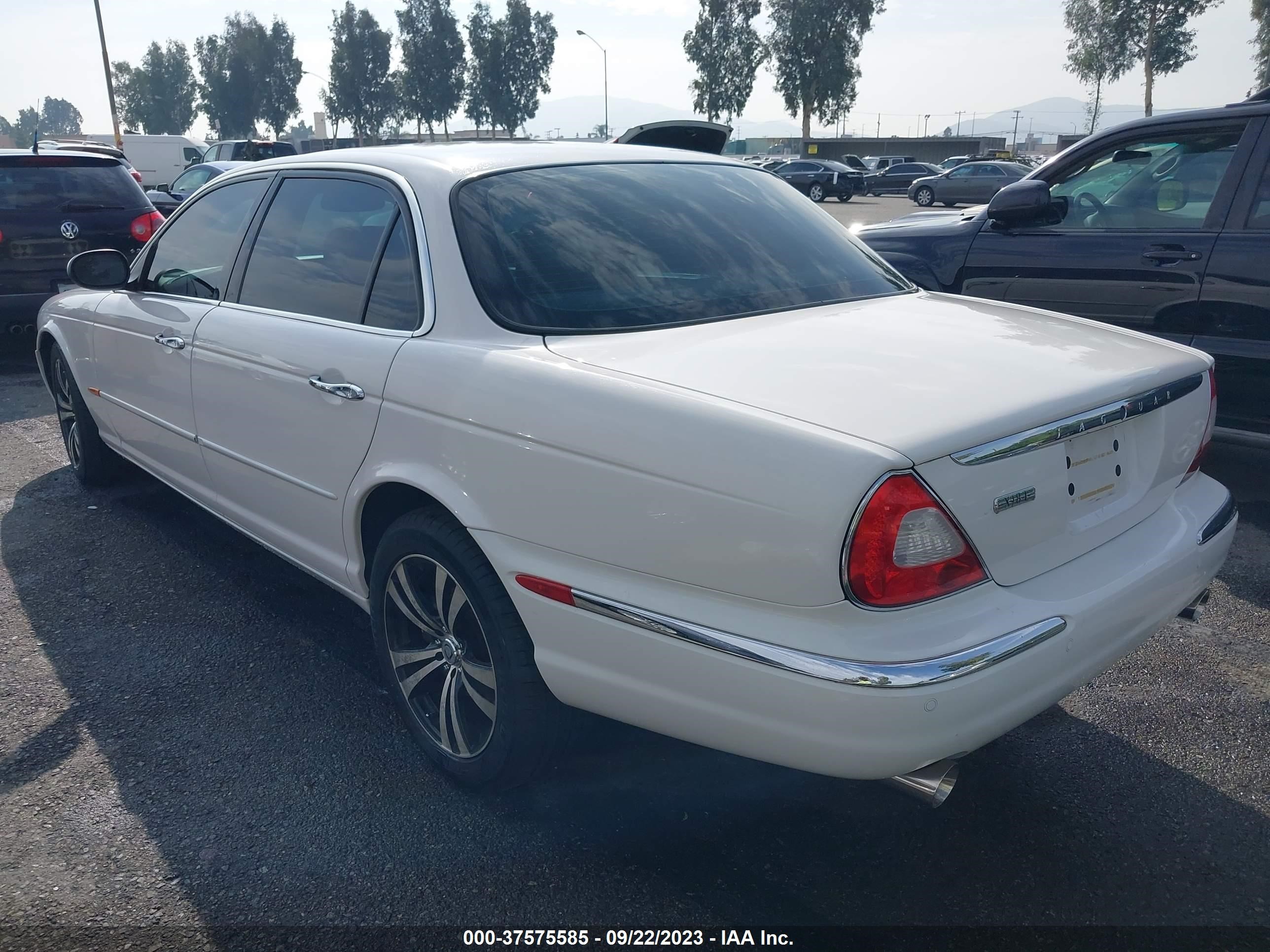 Photo 2 VIN: SAJWA79C65SG43336 - JAGUAR XJ 