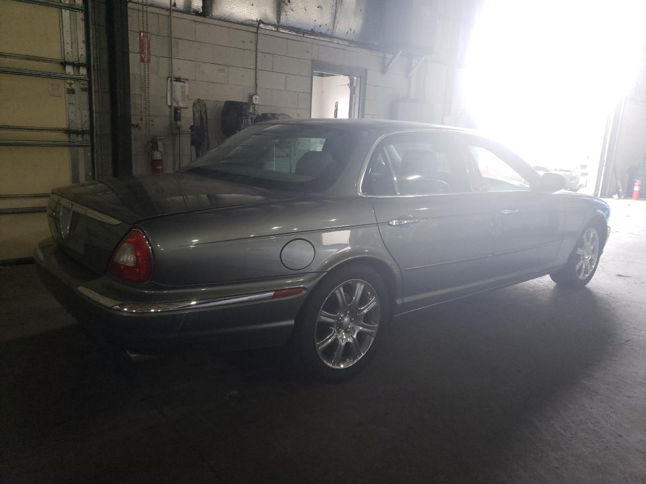 Photo 2 VIN: SAJWA79CX5SG45252 - JAGUAR XJ 