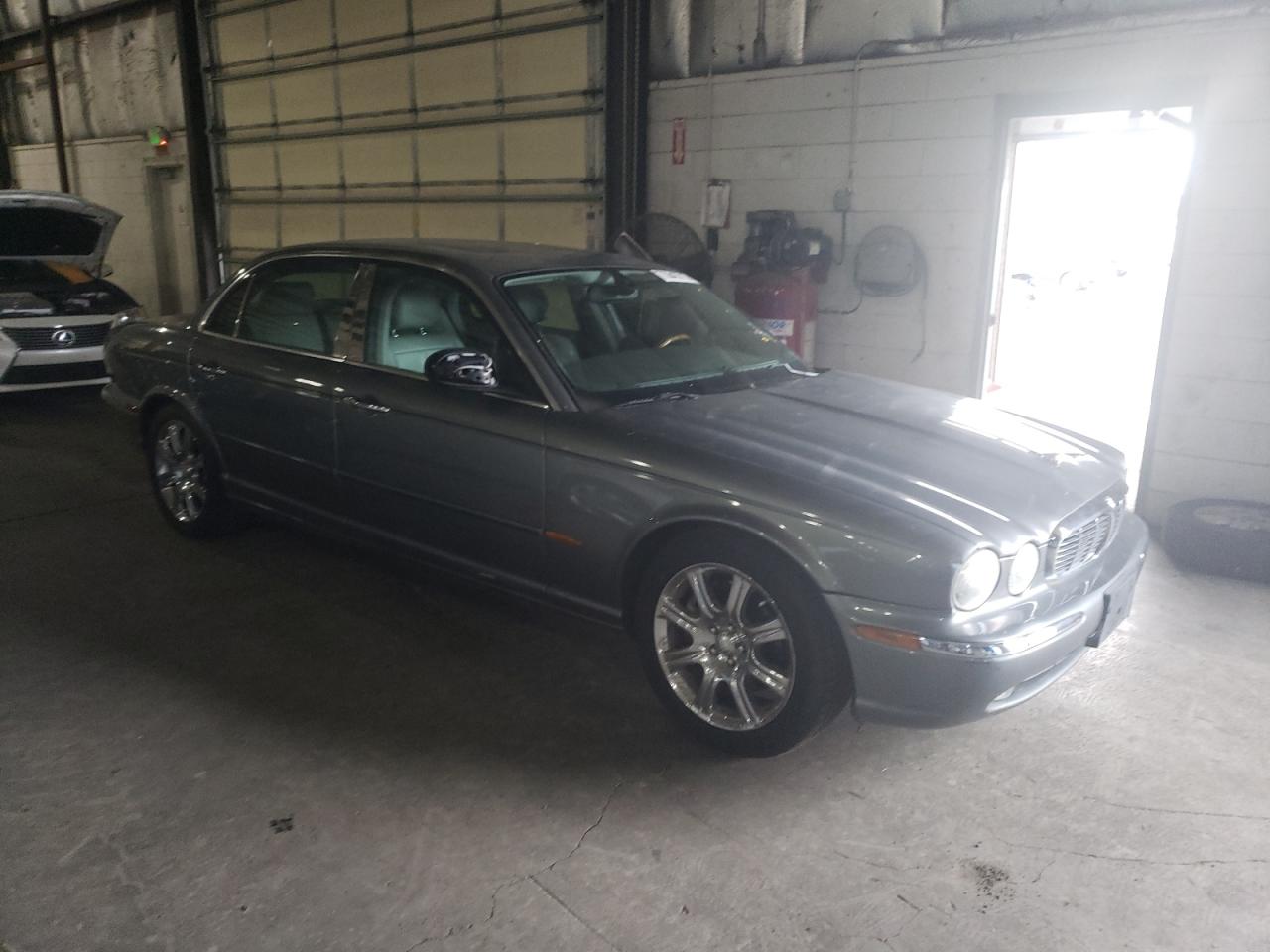 Photo 3 VIN: SAJWA79CX5SG45252 - JAGUAR XJ 