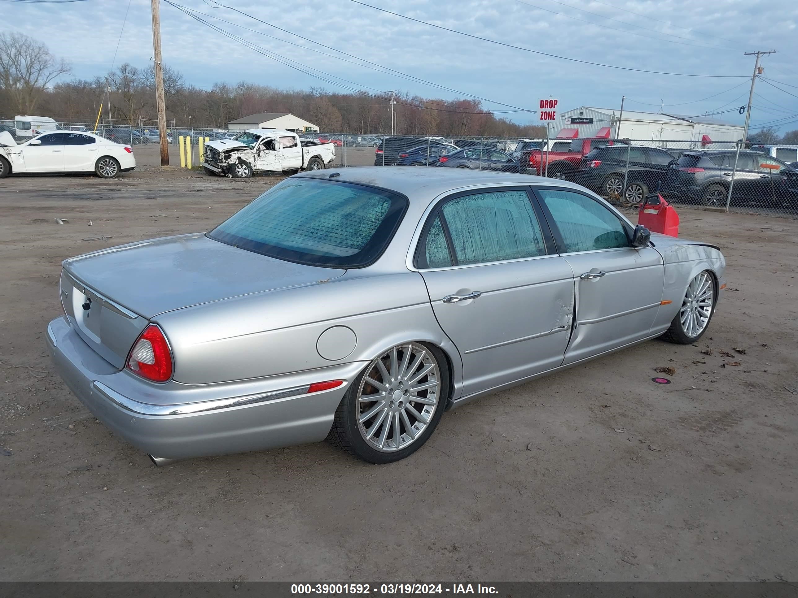 Photo 3 VIN: SAJWA82B05TG46444 - JAGUAR XJ 