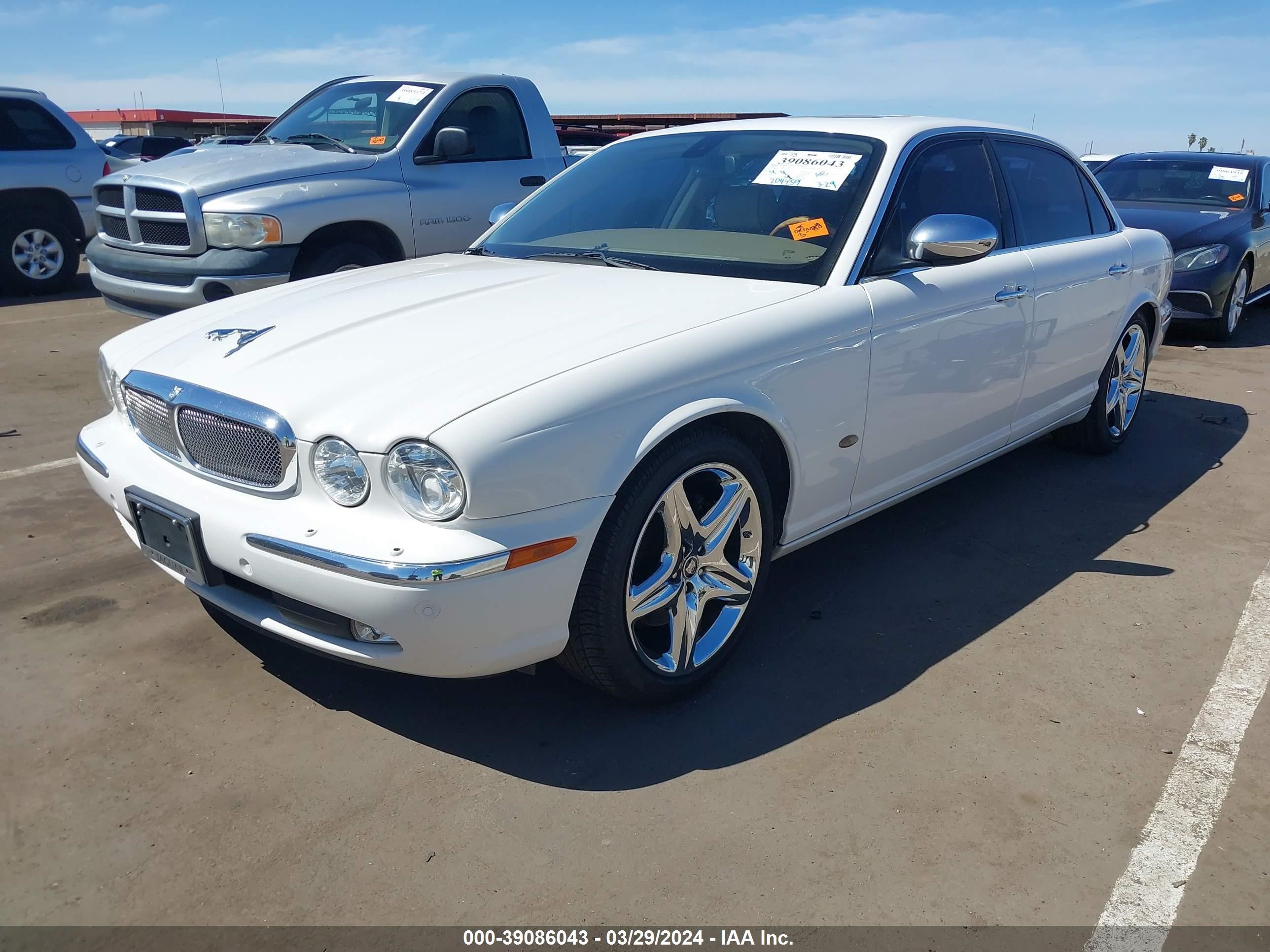 Photo 1 VIN: SAJWA82B06SH00266 - JAGUAR XJ 