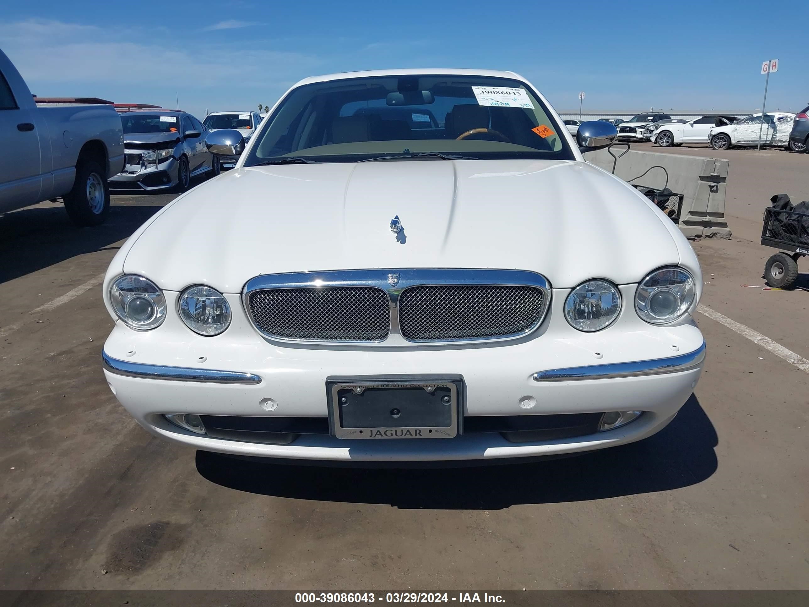 Photo 11 VIN: SAJWA82B06SH00266 - JAGUAR XJ 