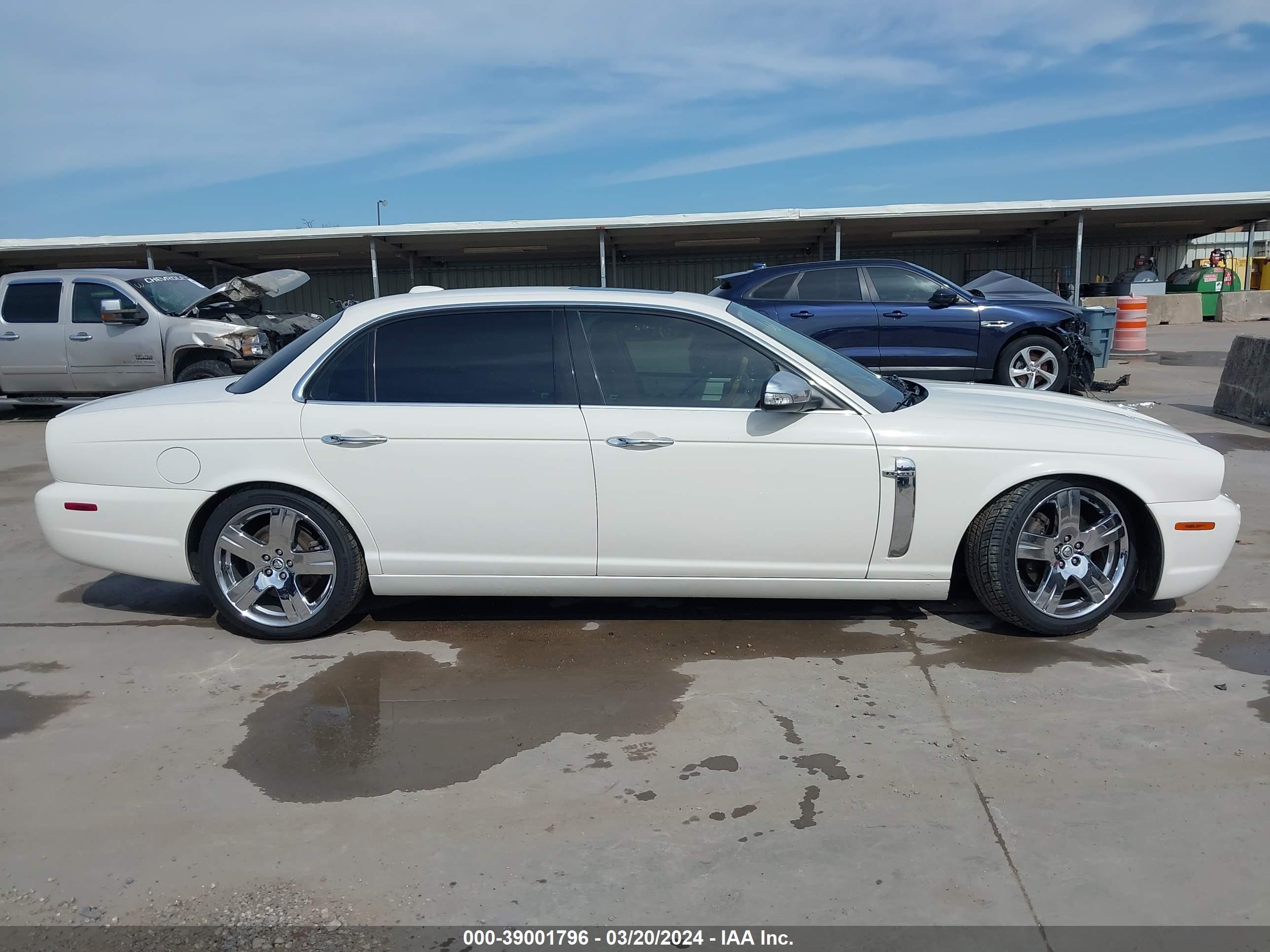 Photo 13 VIN: SAJWA82B38SH27755 - JAGUAR XJ 