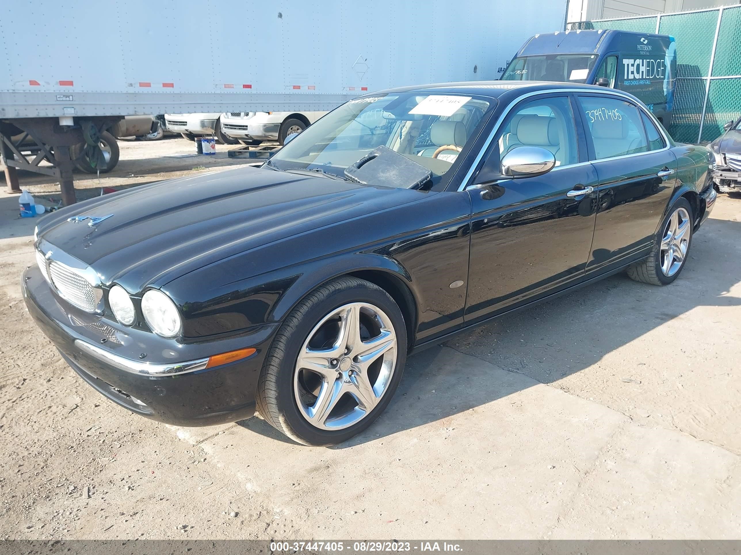 Photo 1 VIN: SAJWA82BX6SG49701 - JAGUAR XJ 