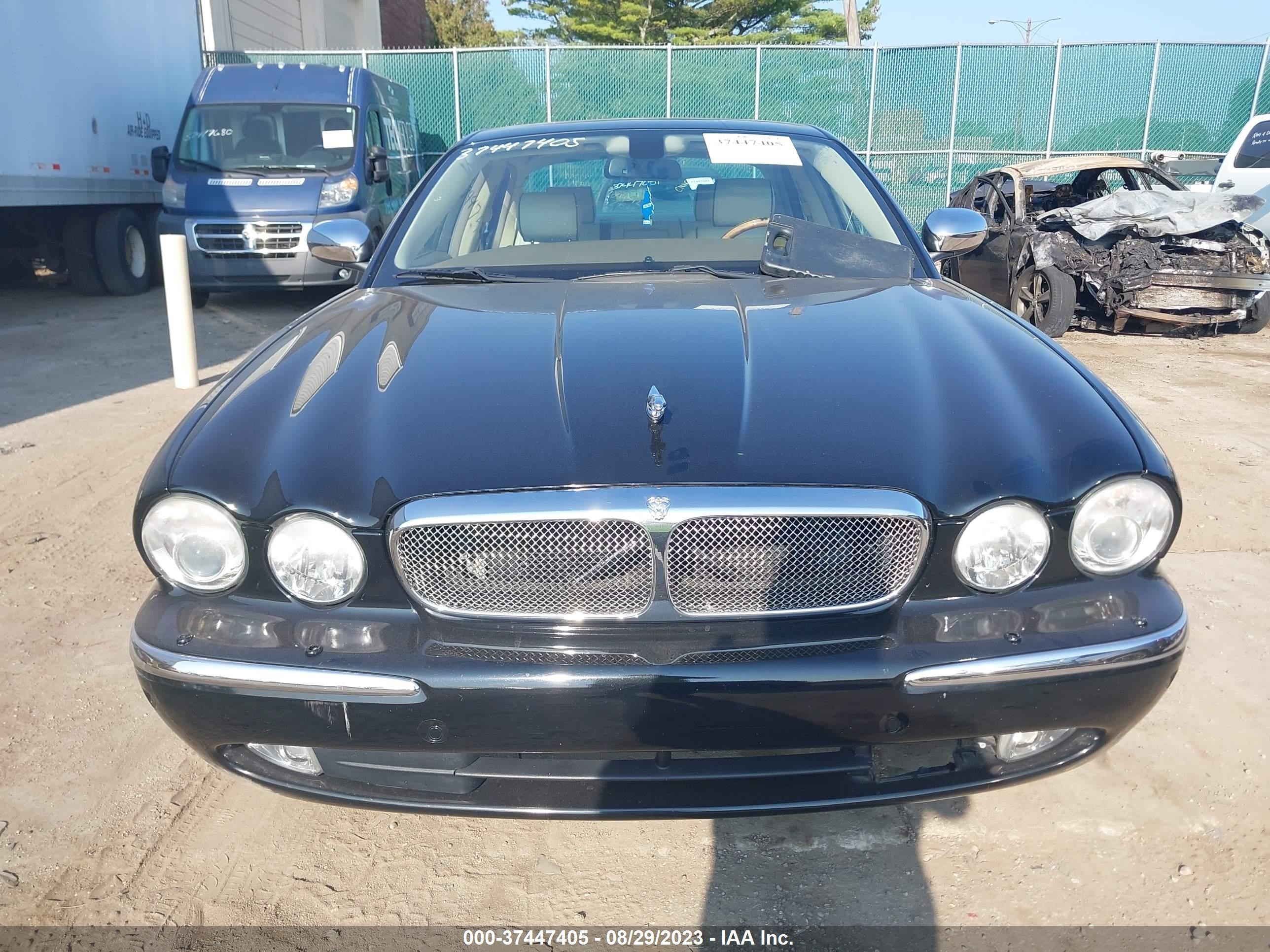 Photo 12 VIN: SAJWA82BX6SG49701 - JAGUAR XJ 