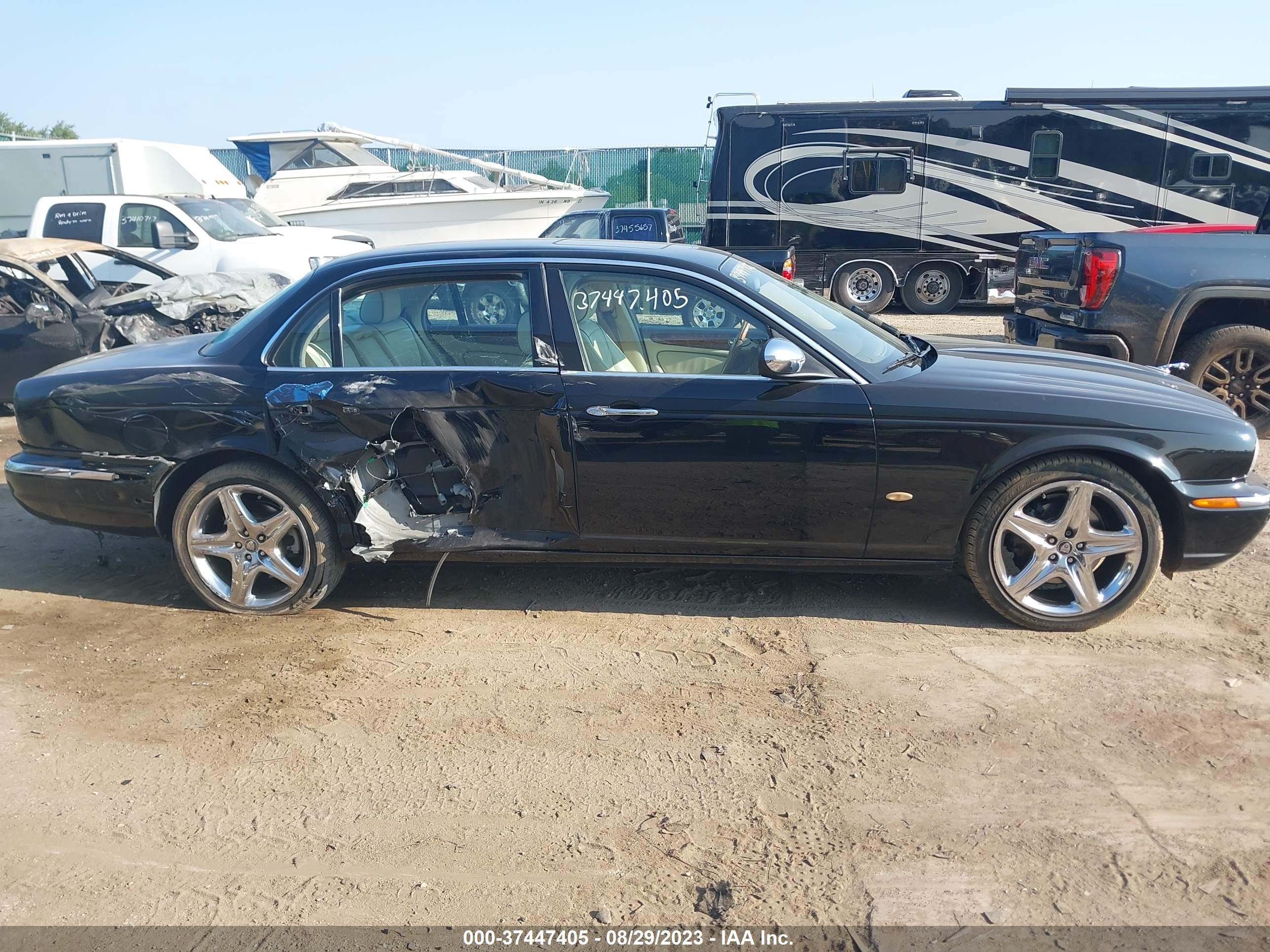 Photo 13 VIN: SAJWA82BX6SG49701 - JAGUAR XJ 