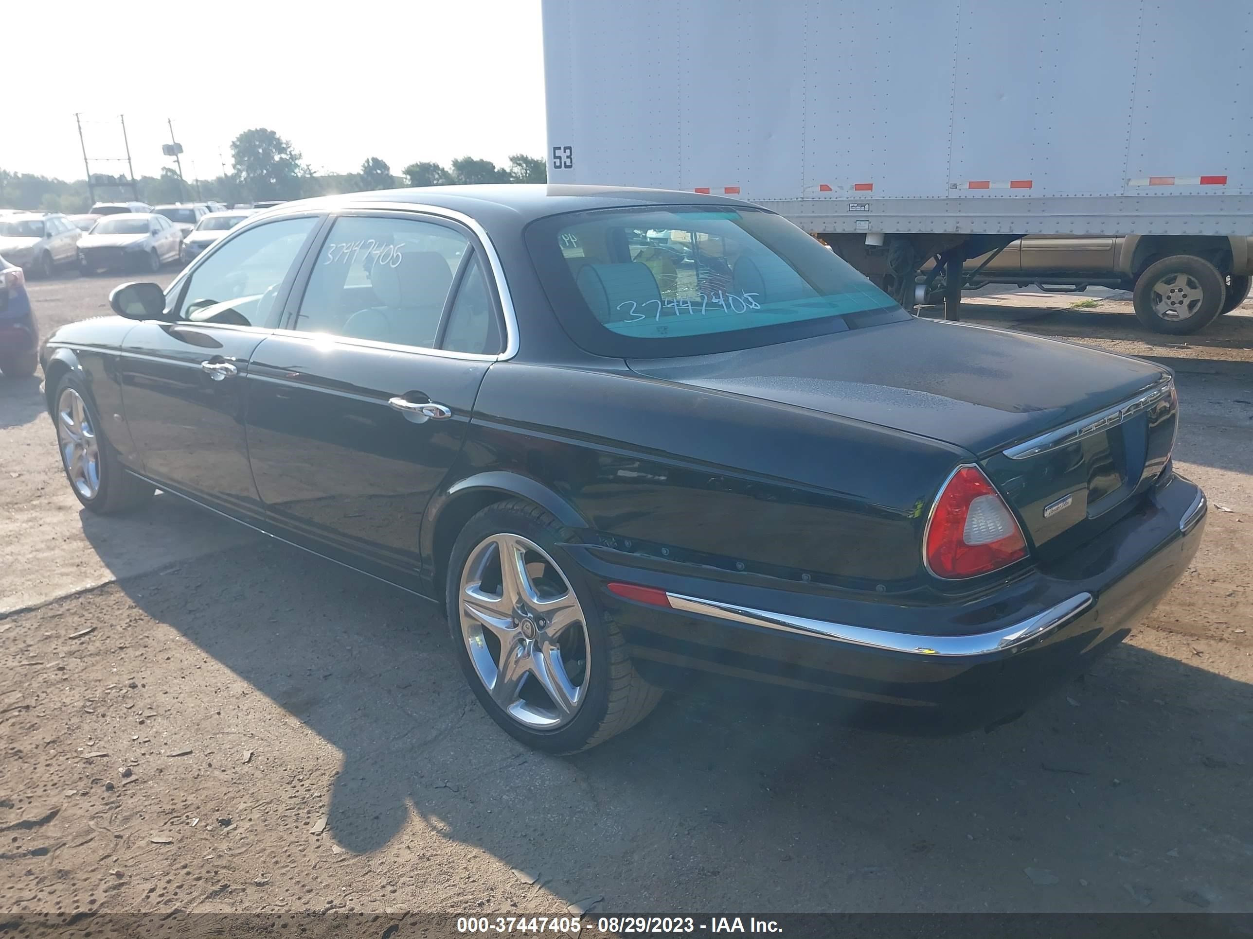 Photo 2 VIN: SAJWA82BX6SG49701 - JAGUAR XJ 