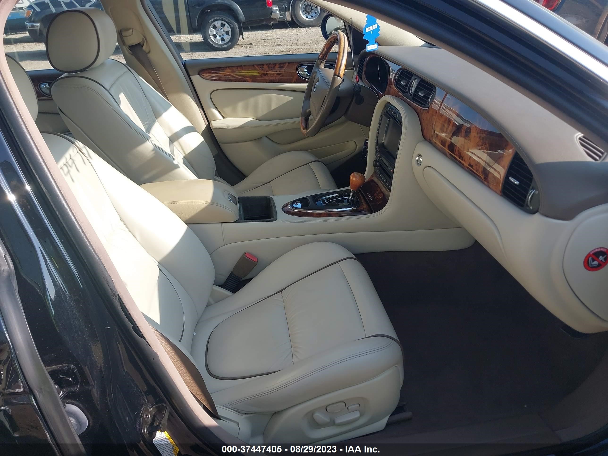 Photo 4 VIN: SAJWA82BX6SG49701 - JAGUAR XJ 