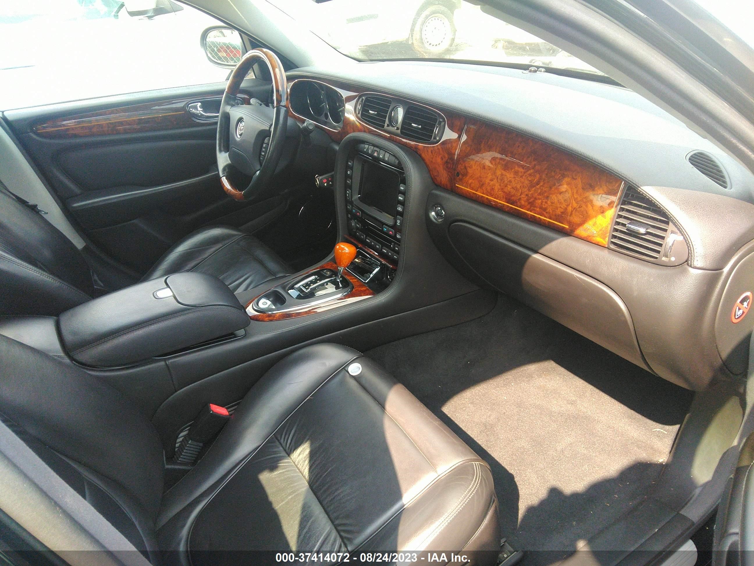 Photo 4 VIN: SAJWA82C56TG50418 - JAGUAR XJ 