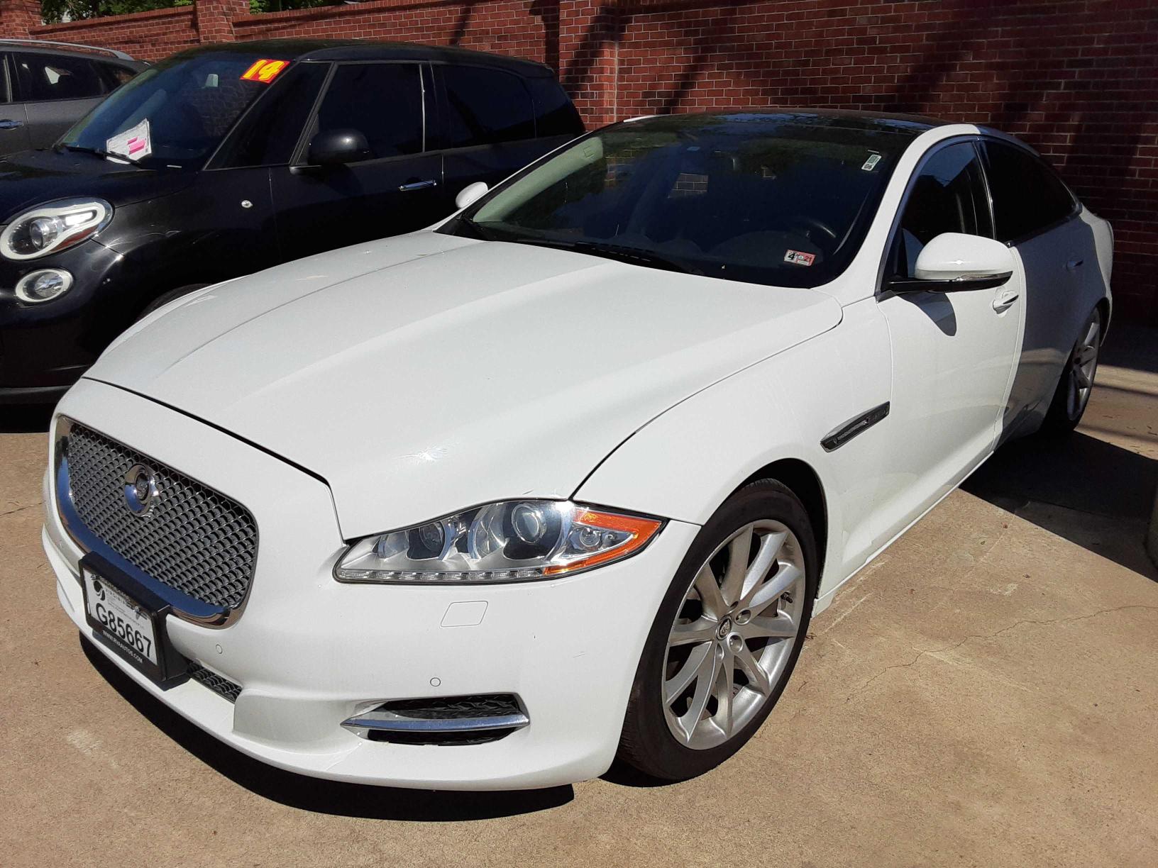 Photo 1 VIN: SAJWJ1CD7D8V49599 - JAGUAR XJ 