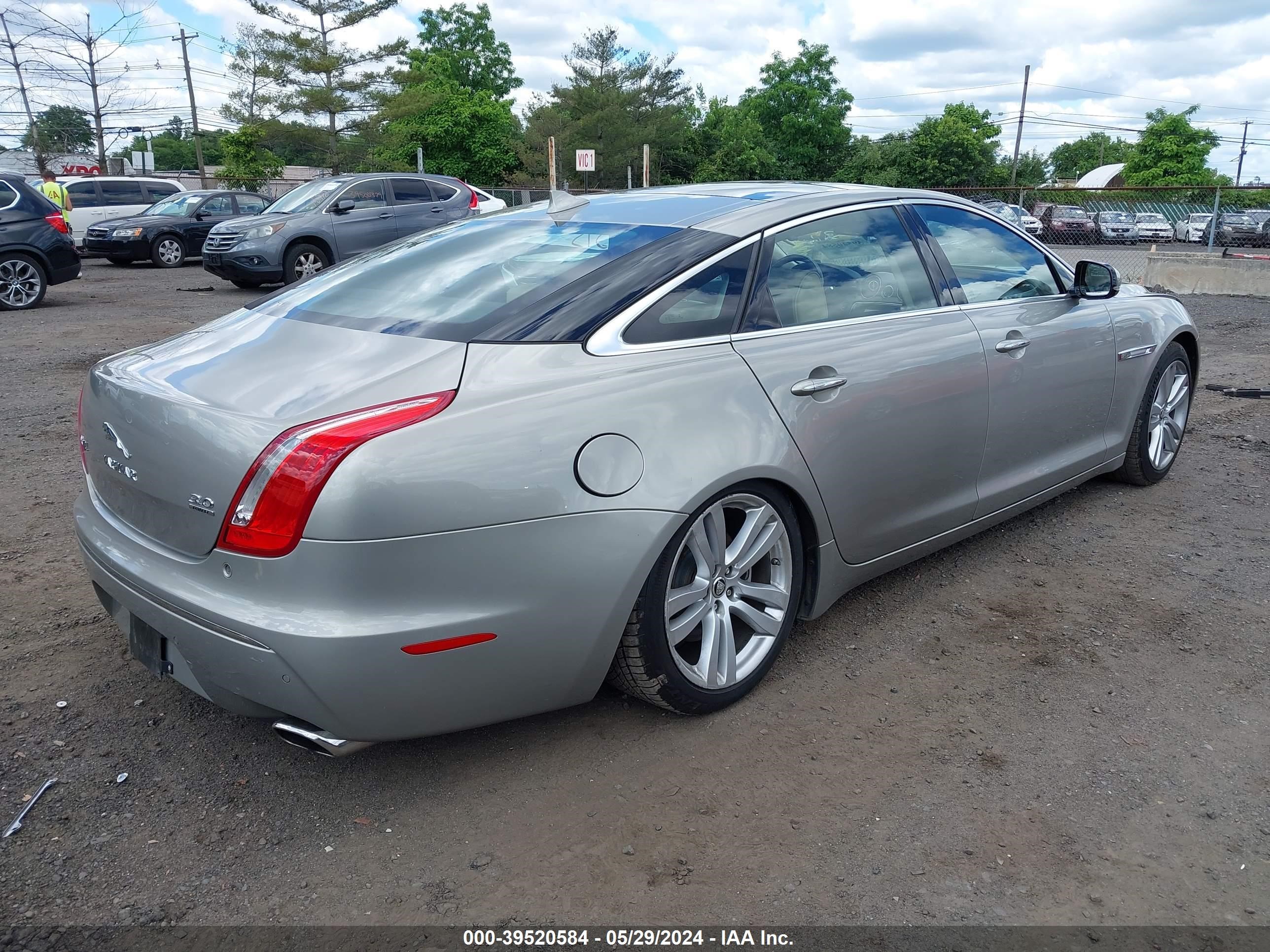 Photo 3 VIN: SAJWJ2GD1D8V57052 - JAGUAR XJ 