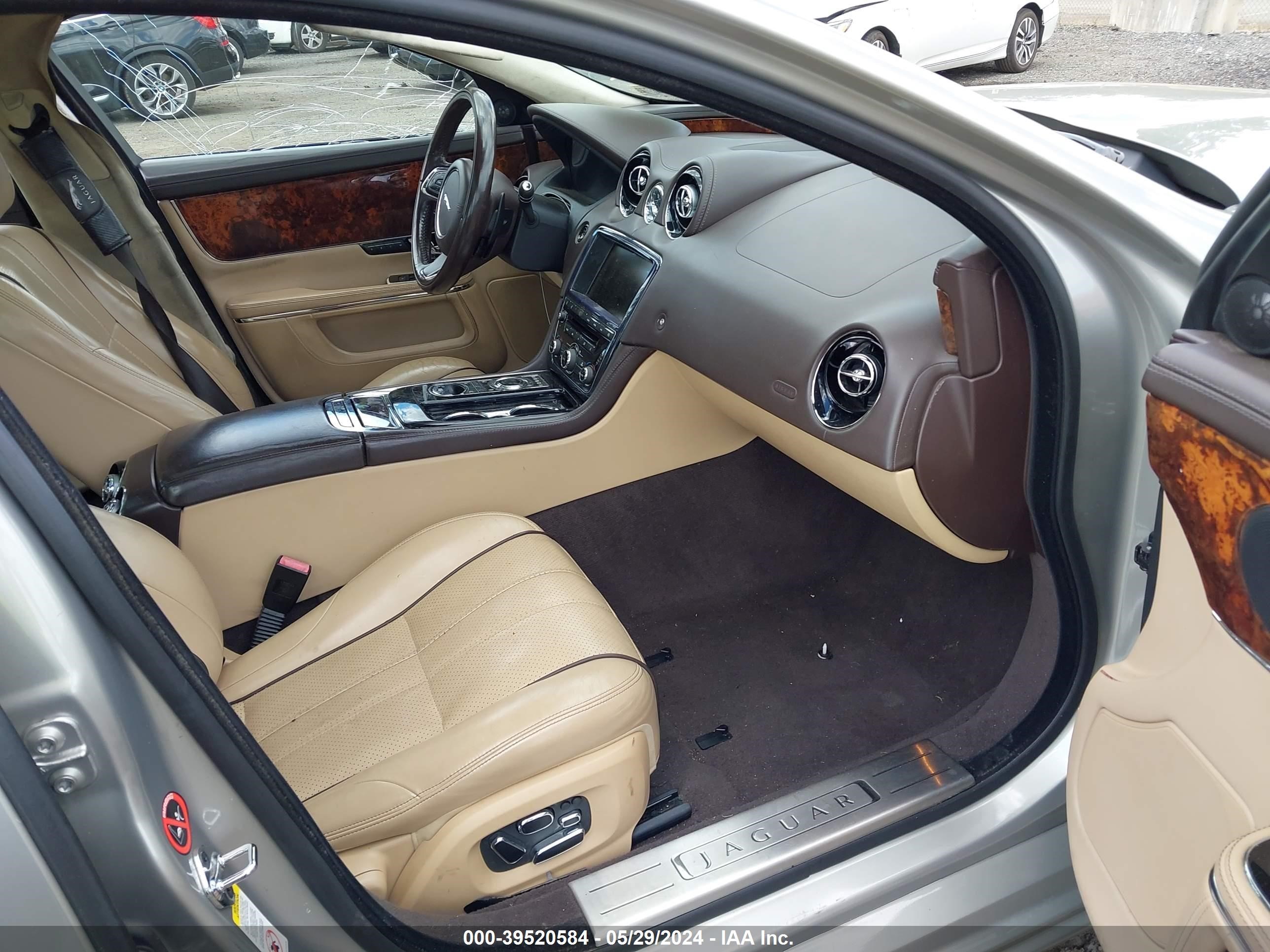 Photo 4 VIN: SAJWJ2GD1D8V57052 - JAGUAR XJ 