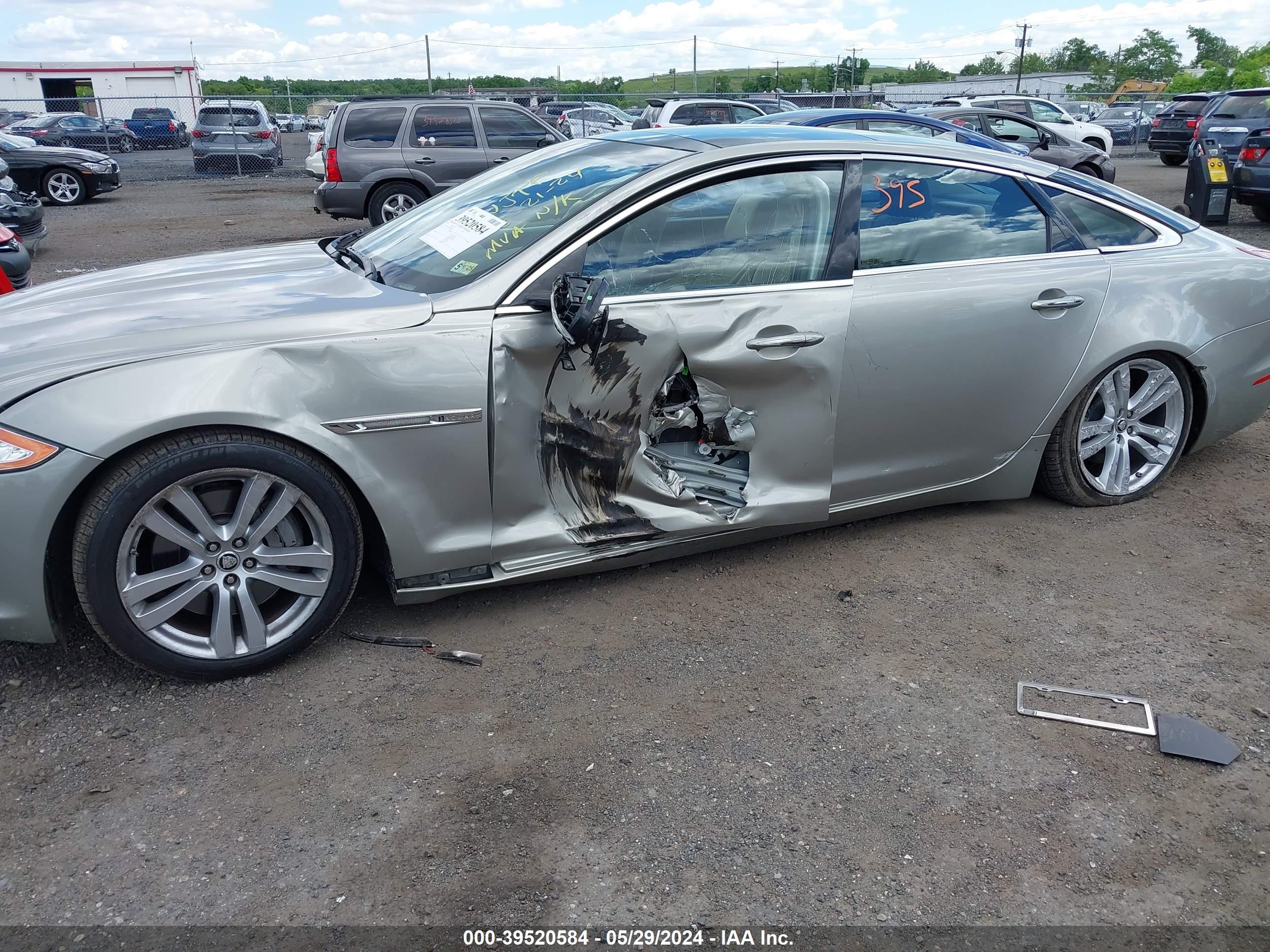 Photo 5 VIN: SAJWJ2GD1D8V57052 - JAGUAR XJ 