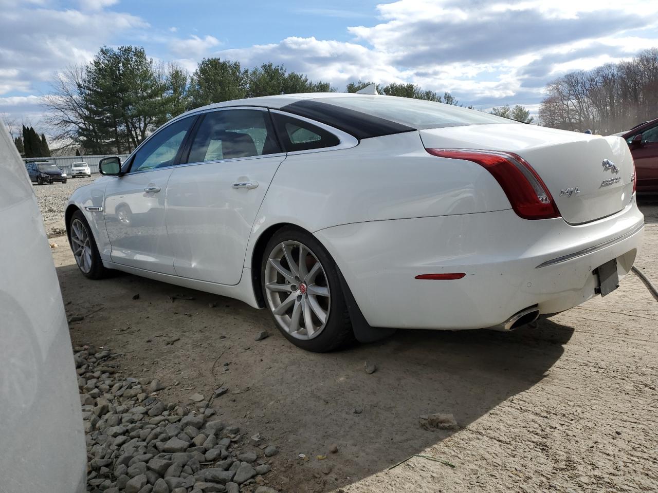 Photo 2 VIN: SAJWJ2GD4F8V80067 - JAGUAR XJ 