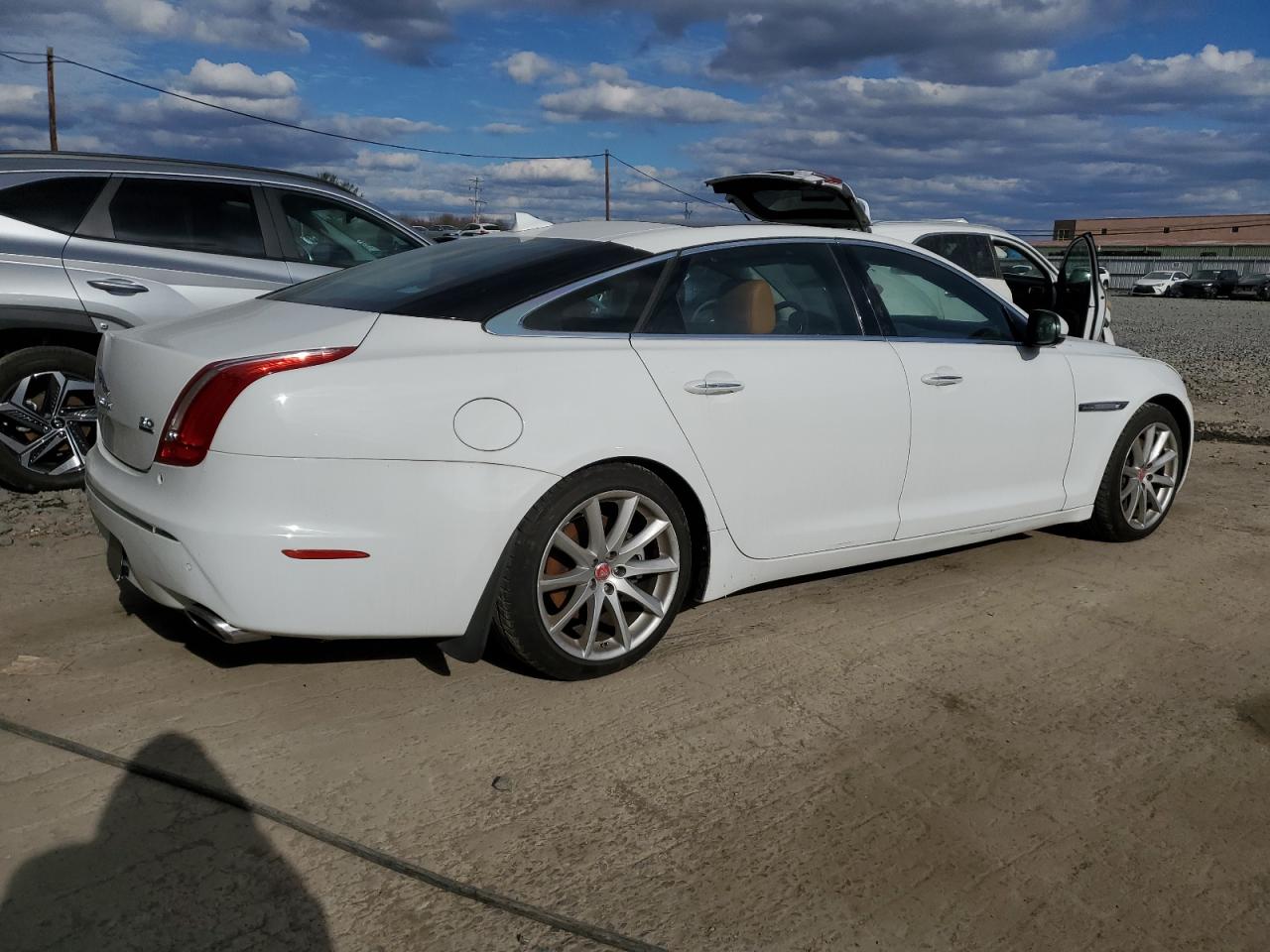 Photo 3 VIN: SAJWJ2GD4F8V80067 - JAGUAR XJ 