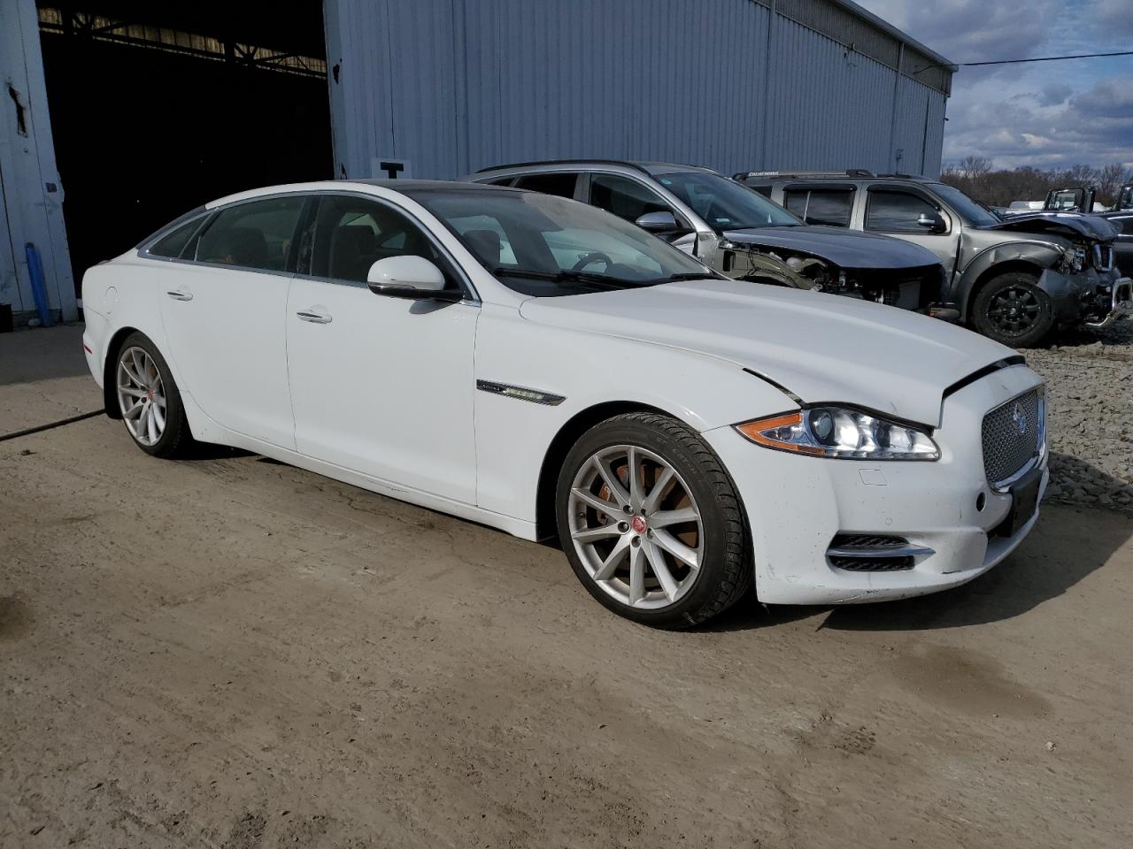 Photo 4 VIN: SAJWJ2GD4F8V80067 - JAGUAR XJ 