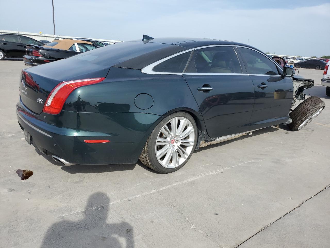 Photo 2 VIN: SAJWJ2GD4F8V82353 - JAGUAR XJ 