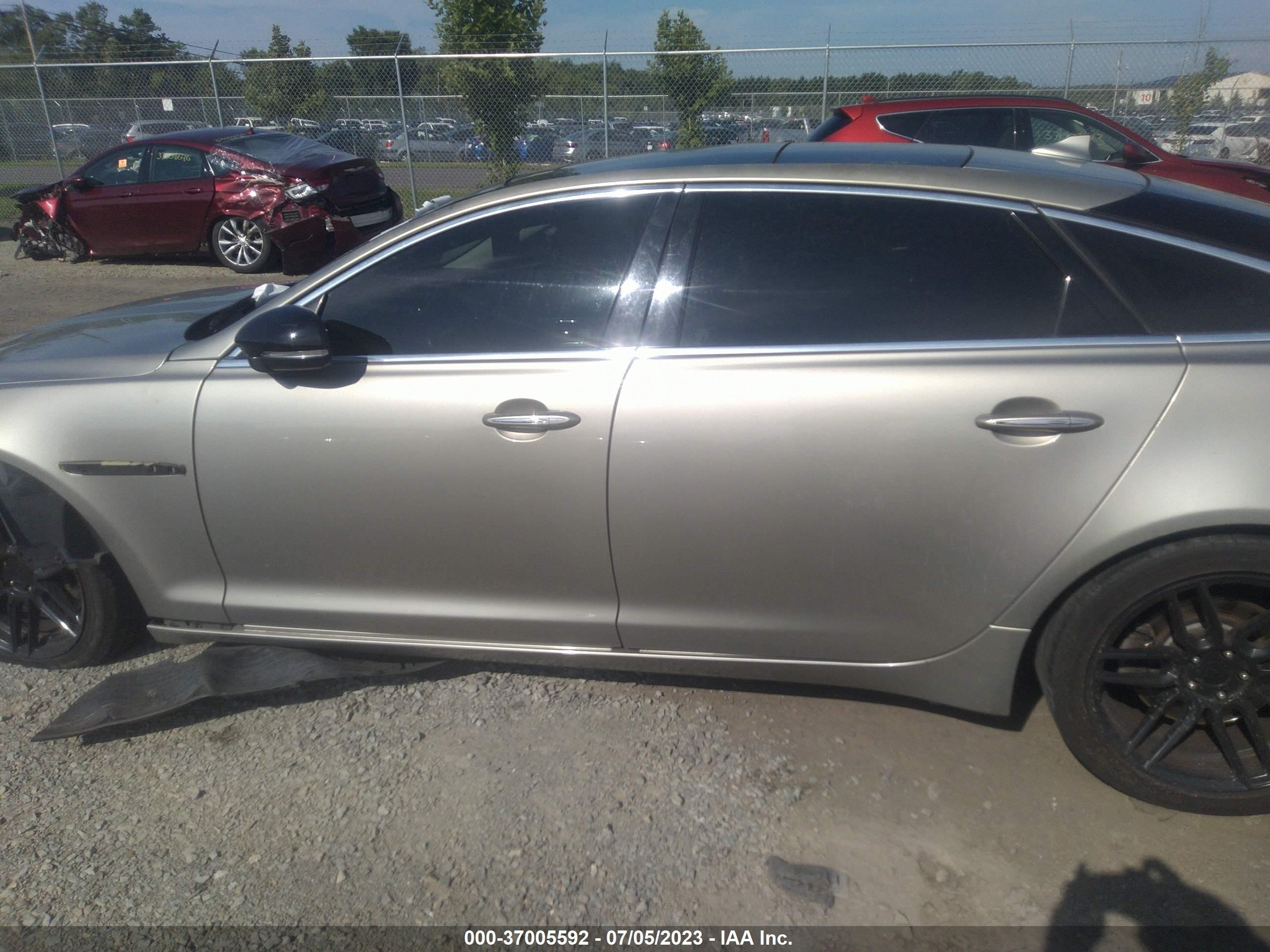 Photo 13 VIN: SAJWJ2GD9E8V61688 - JAGUAR XJ 