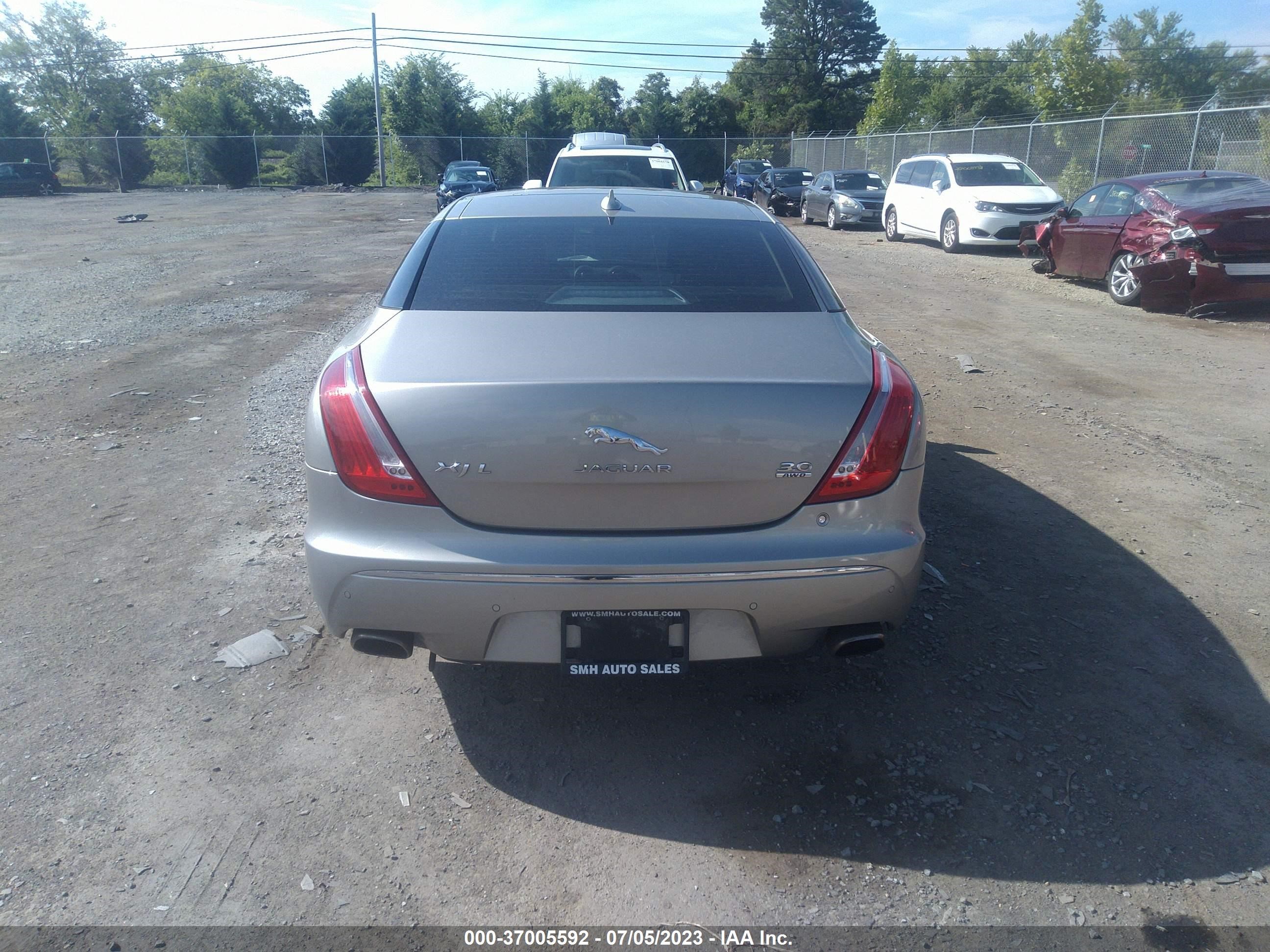 Photo 15 VIN: SAJWJ2GD9E8V61688 - JAGUAR XJ 