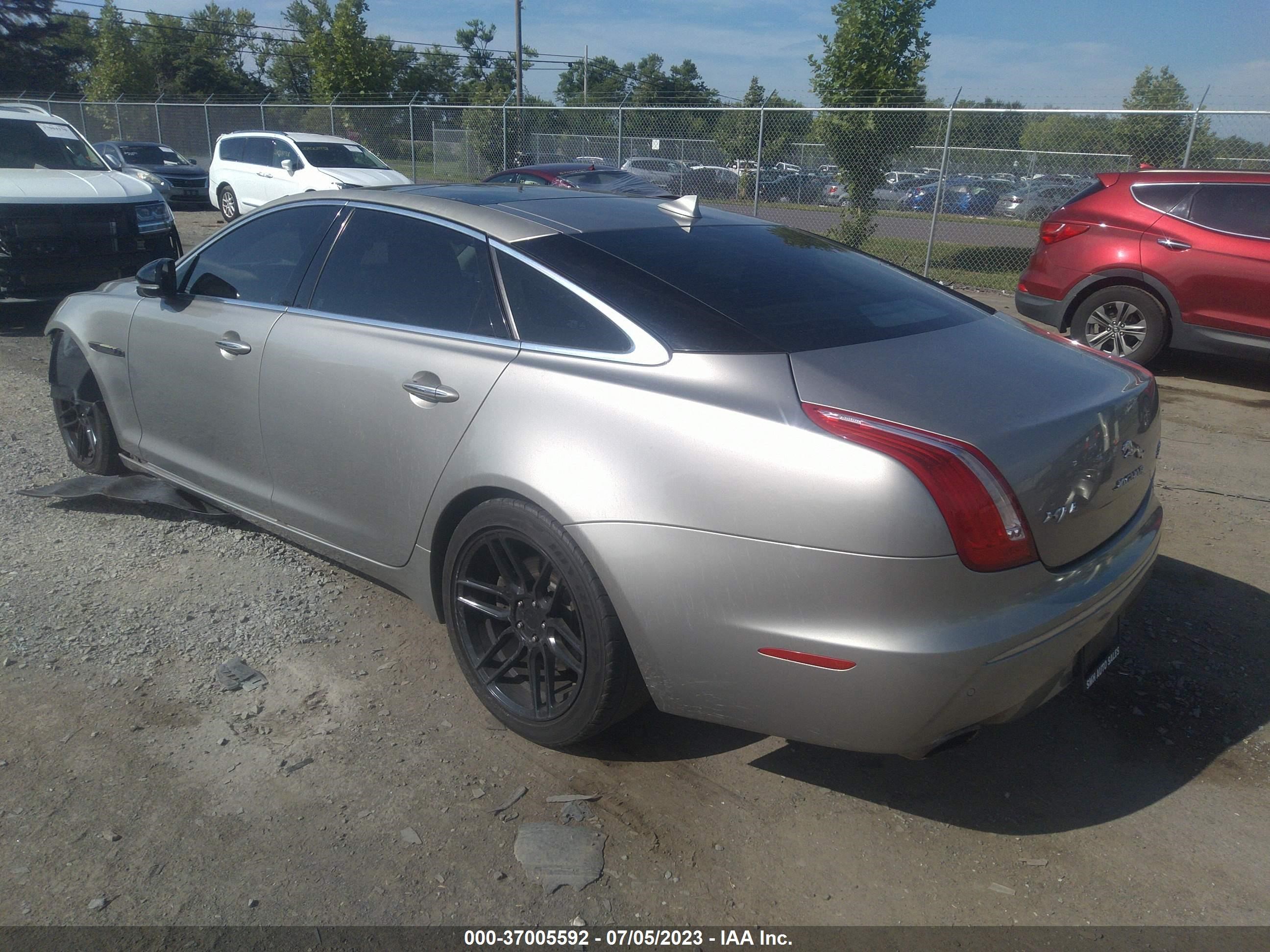 Photo 2 VIN: SAJWJ2GD9E8V61688 - JAGUAR XJ 