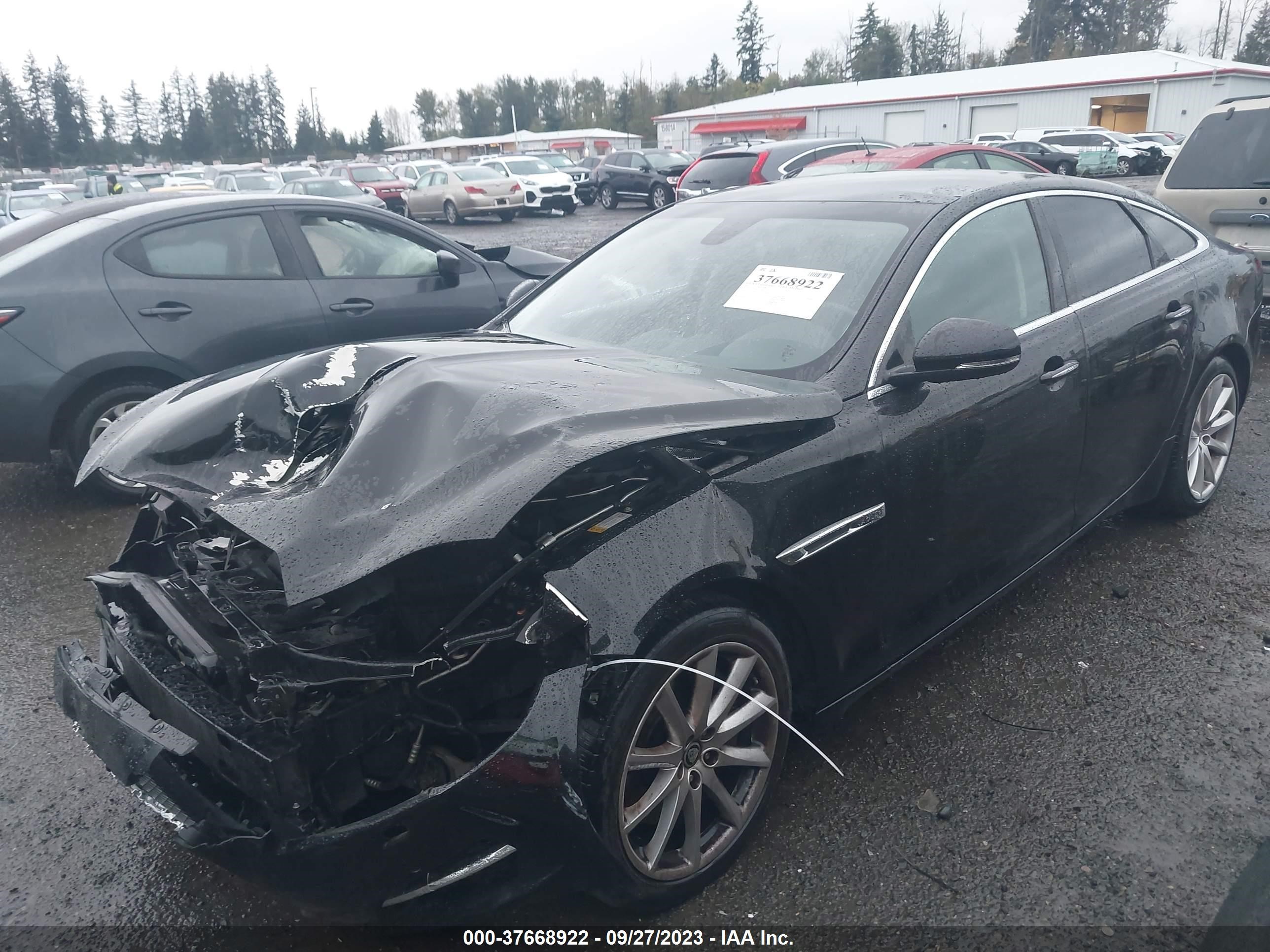 Photo 1 VIN: SAJXA1CB1CLV39343 - JAGUAR XJ 