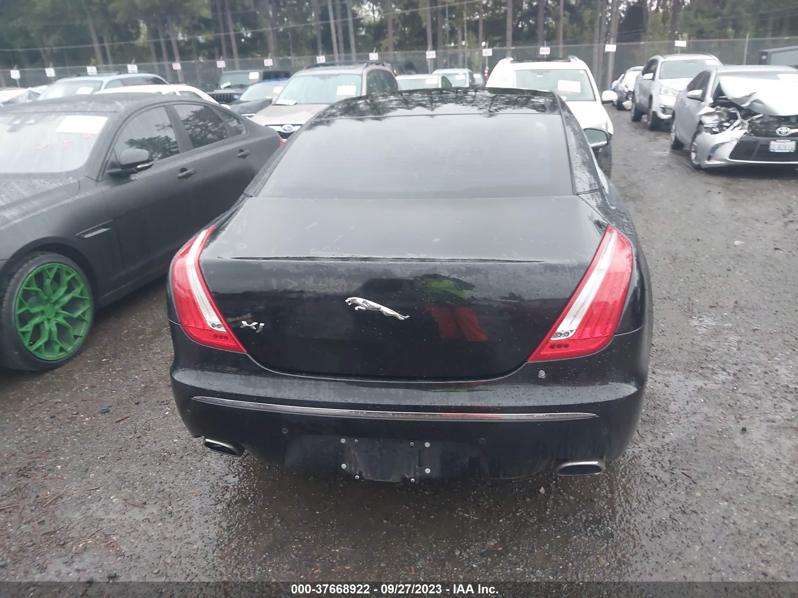 Photo 15 VIN: SAJXA1CB1CLV39343 - JAGUAR XJ 