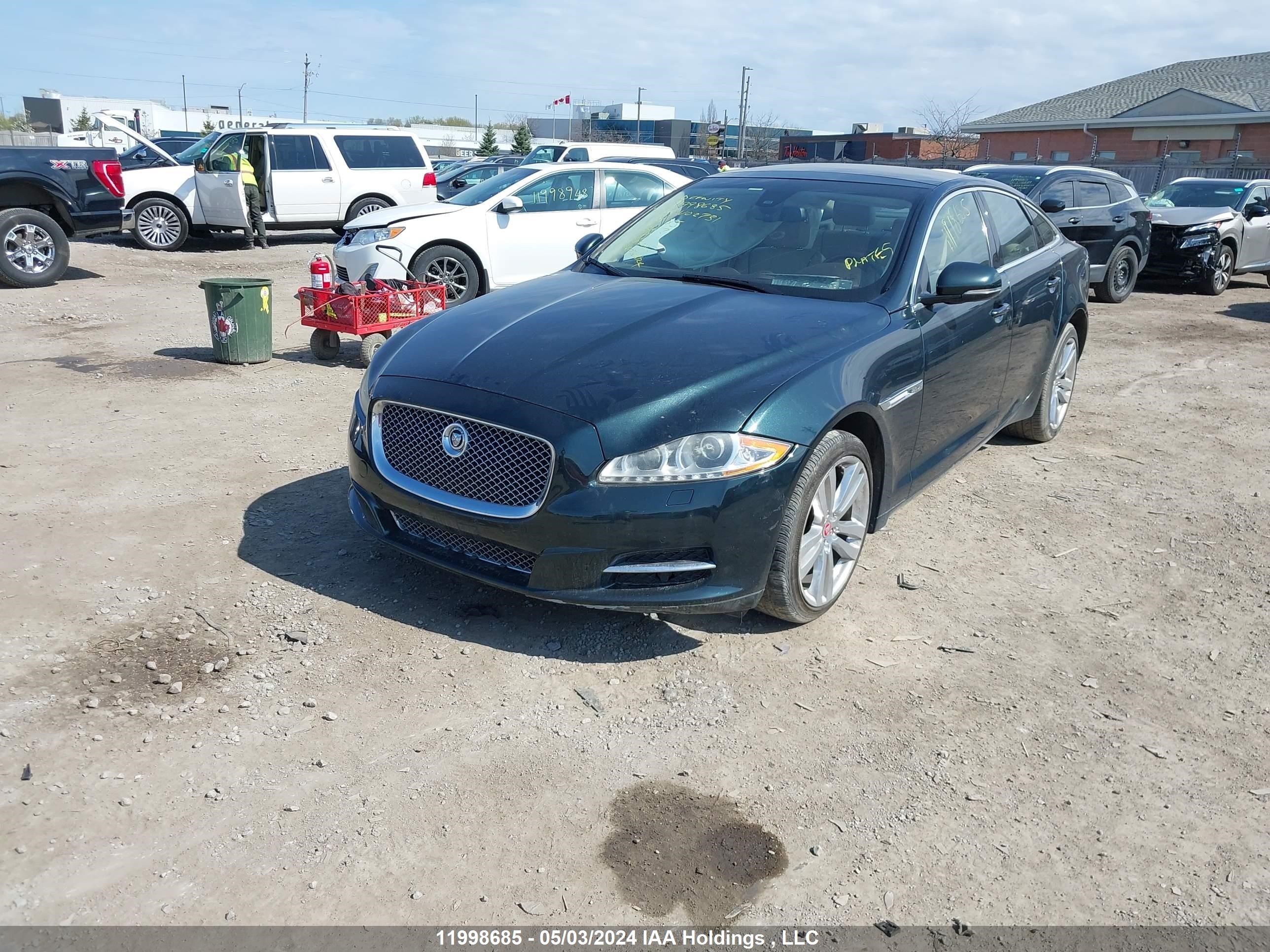 Photo 1 VIN: SAJXA1CB3BLV02731 - JAGUAR XJ 