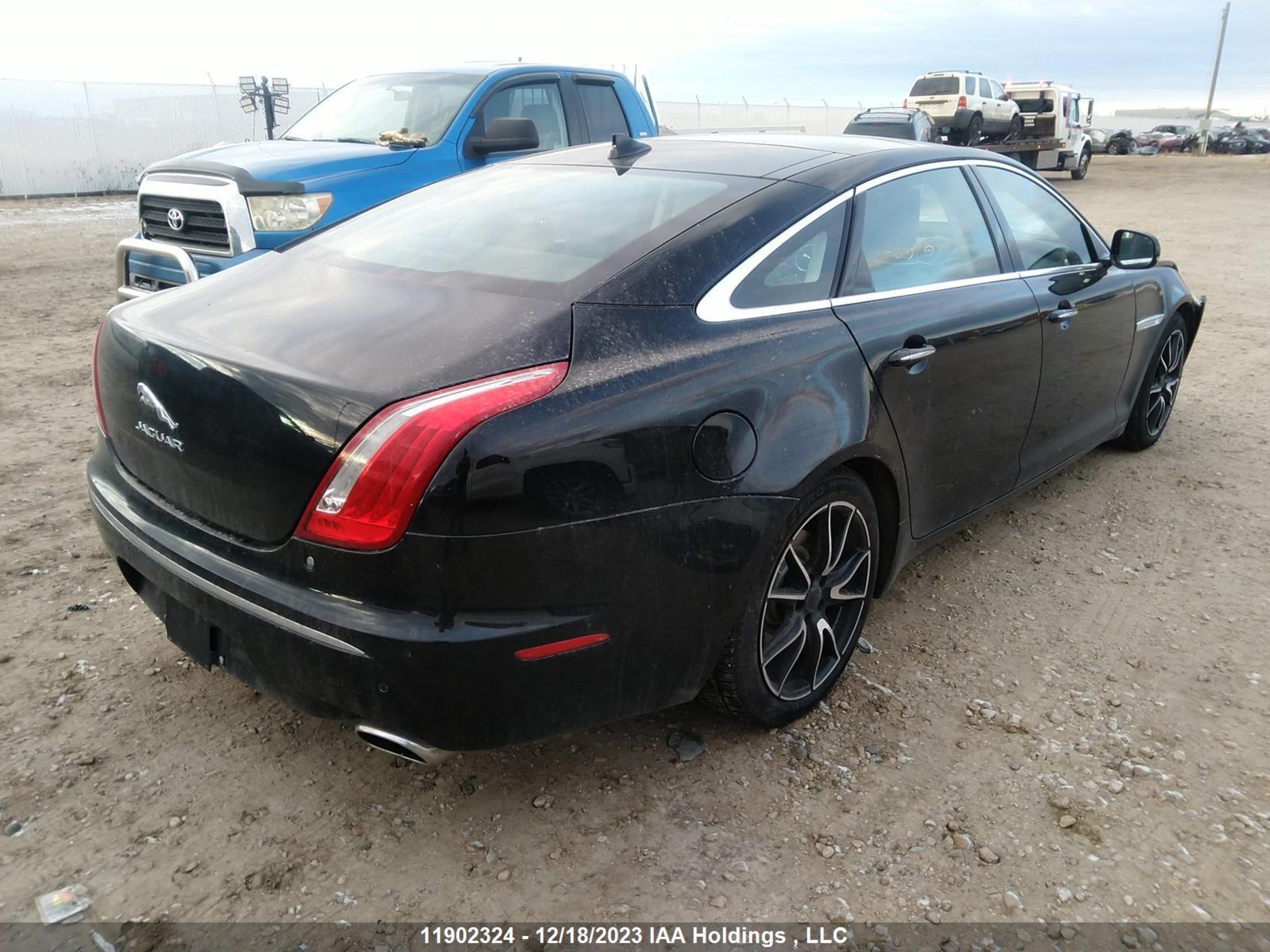 Photo 3 VIN: SAJXJ2GD6E8V69865 - JAGUAR XJL PORTFO 