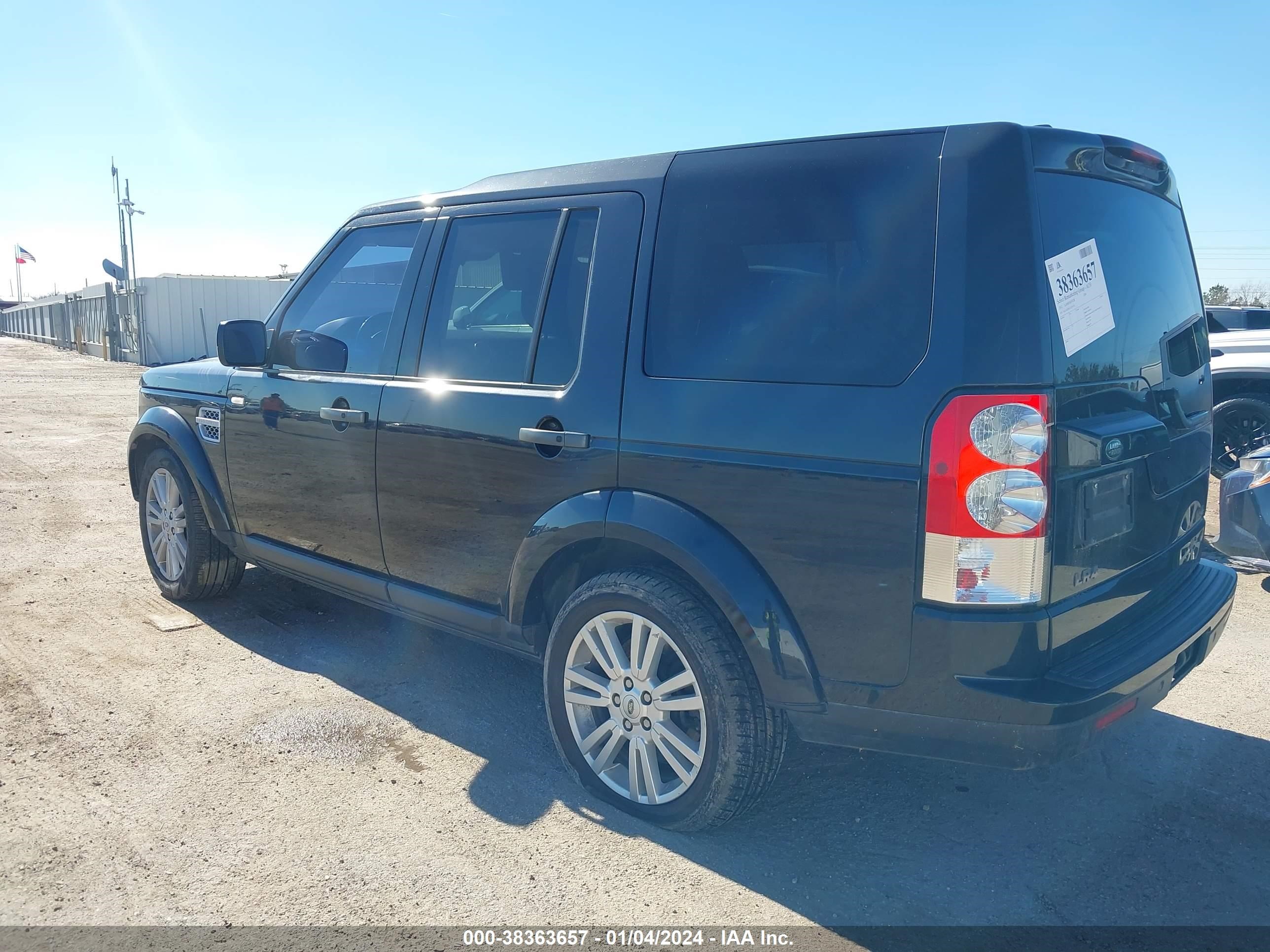 Photo 2 VIN: SALAG2D43CA597130 - LAND ROVER LR4 