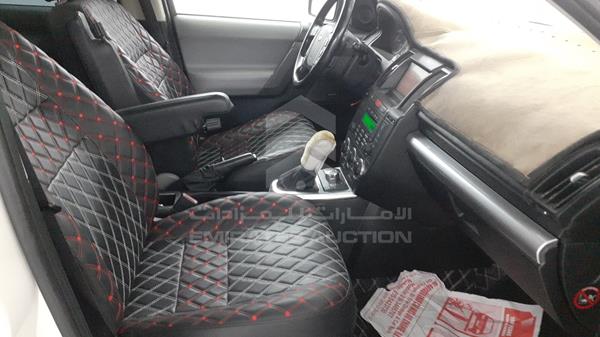 Photo 28 VIN: SALFA2BA1AH168136 - LAND ROVER LR 2 