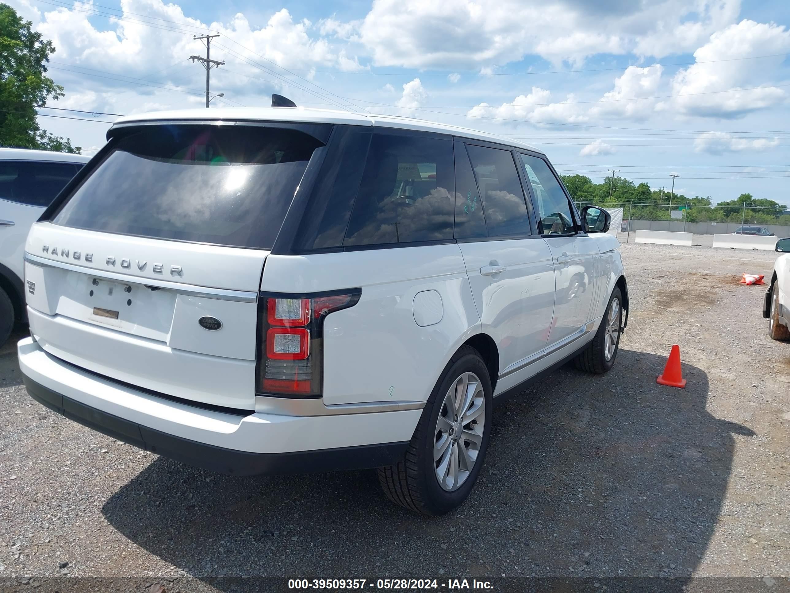 Photo 3 VIN: SALGS2FV4HA329080 - LAND ROVER RANGE ROVER 