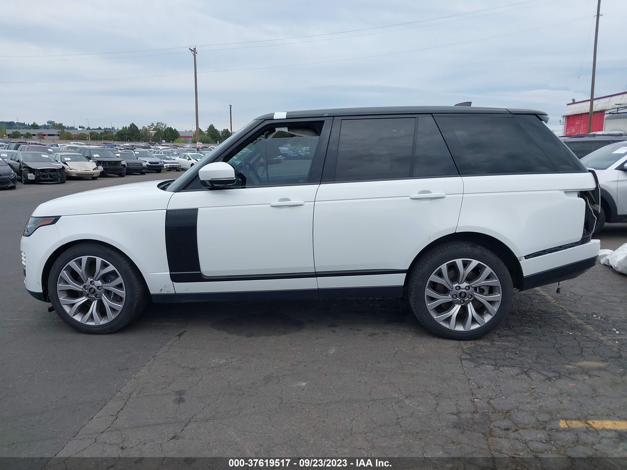 Photo 13 VIN: SALGS2RU3MA448137 - LAND ROVER RANGE ROVER 