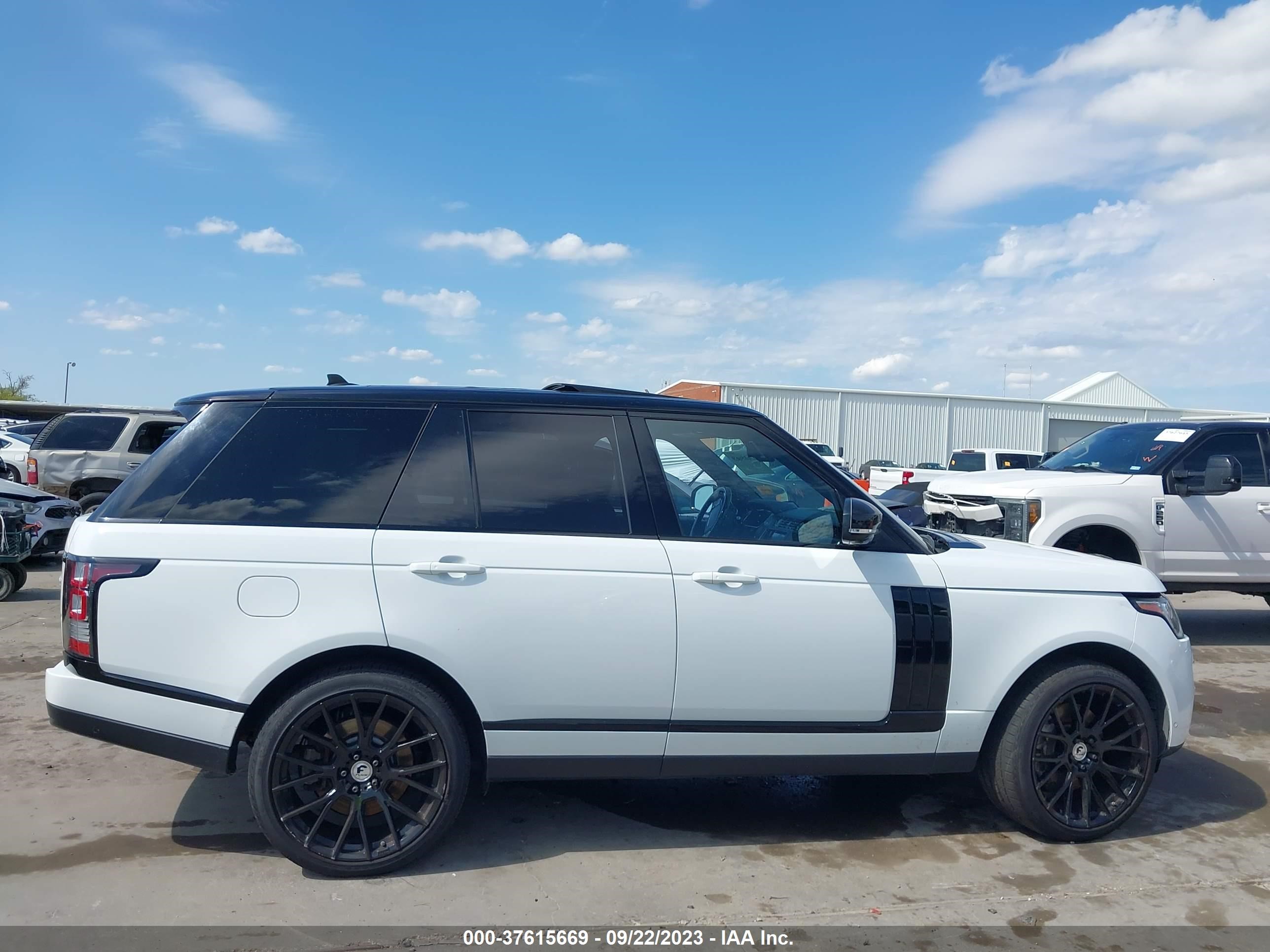 Photo 12 VIN: SALGS2TF6FA221800 - LAND ROVER RANGE ROVER 