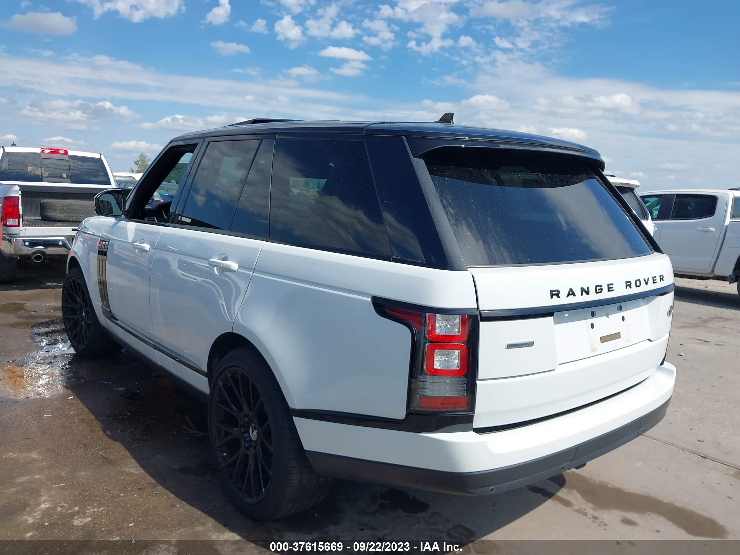 Photo 2 VIN: SALGS2TF6FA221800 - LAND ROVER RANGE ROVER 