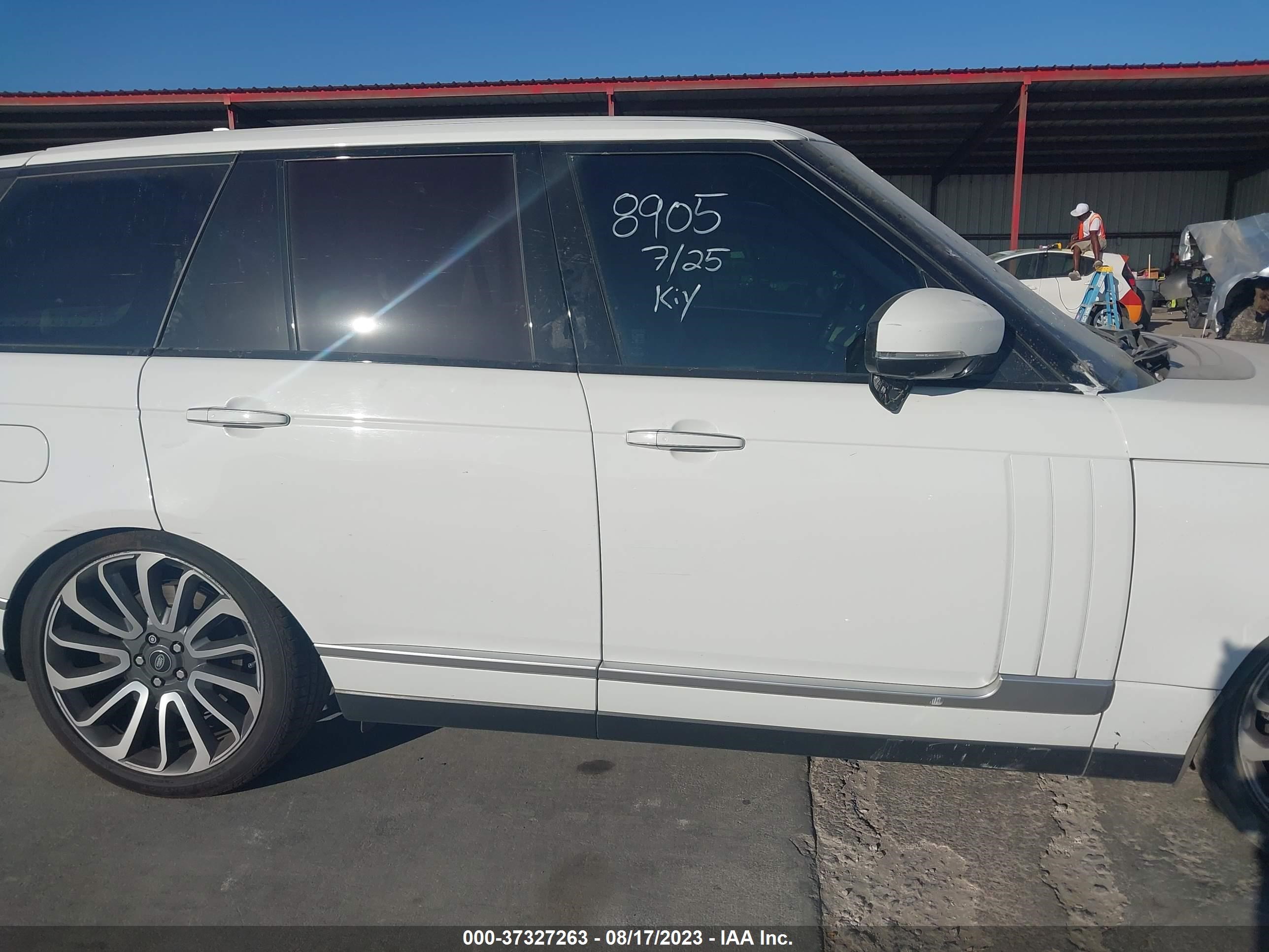 Photo 12 VIN: SALGV2EF1GA317470 - LAND ROVER RANGE ROVER 