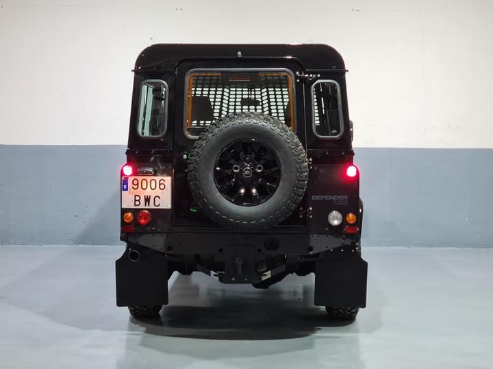 Photo 6 VIN: SALLDHM582A631530 - LAND ROVER DEFENDER 110 4X4 (FOUR WHEEL DRIVE). 