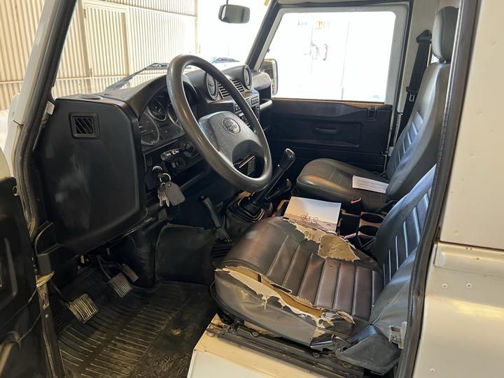 Photo 11 VIN: SALLDHRS8BA403297 - LAND ROVER DEFENDER 110 