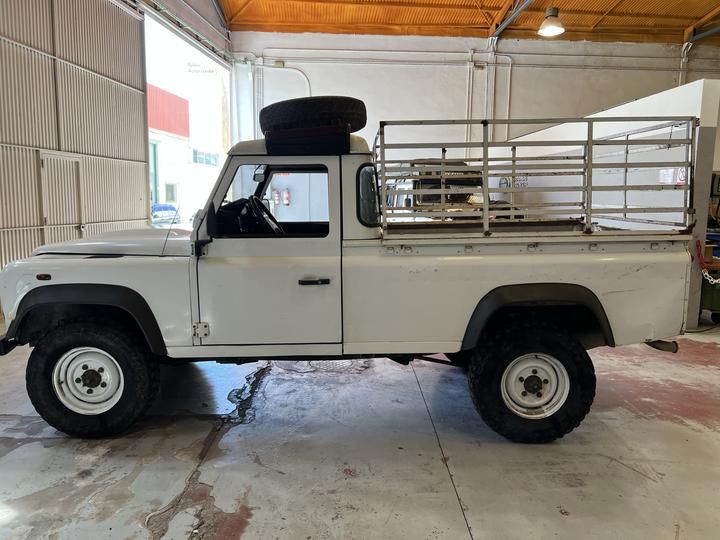 Photo 2 VIN: SALLDHRS8BA403297 - LAND ROVER DEFENDER 110 