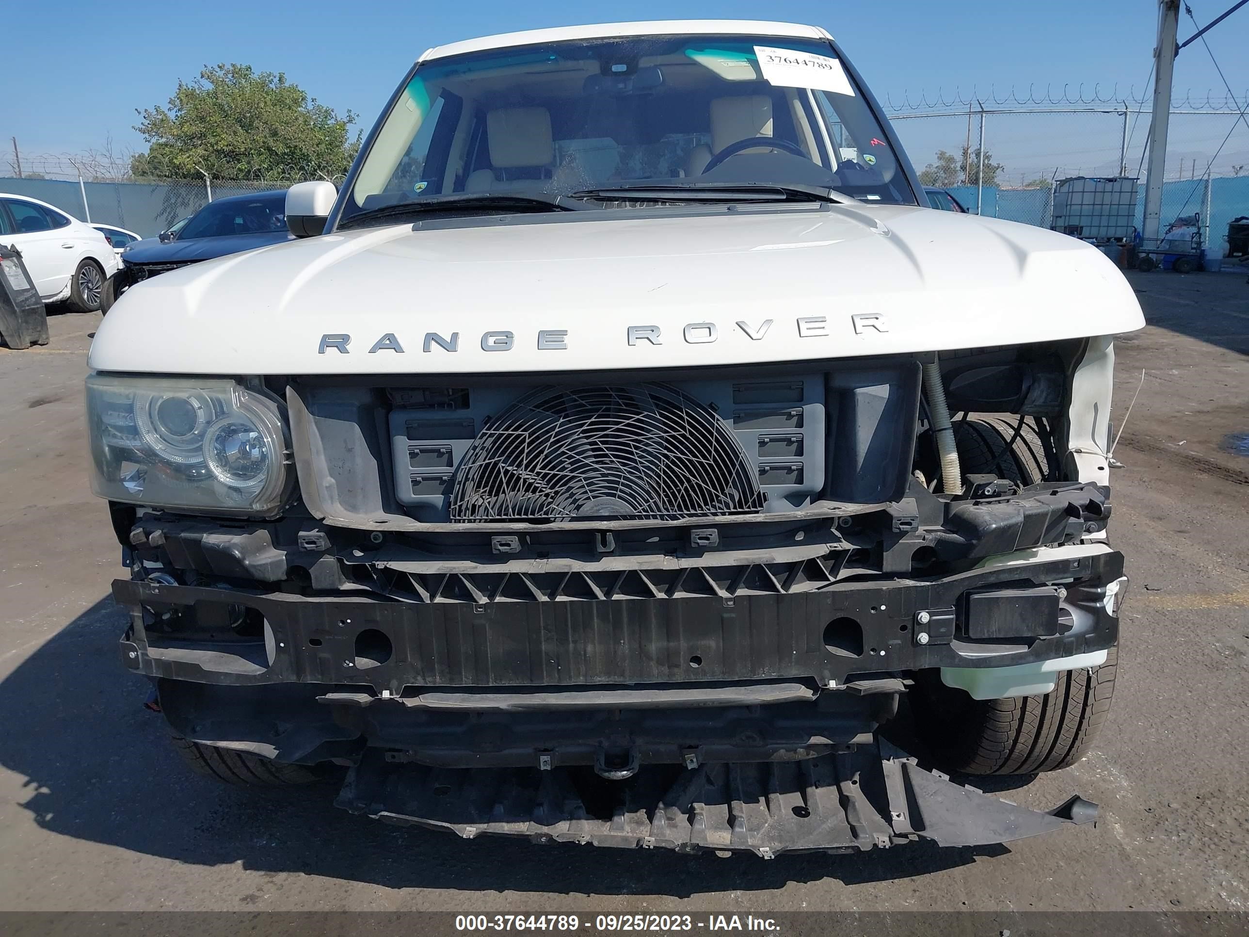 Photo 12 VIN: SALMP1E46AA316098 - LAND ROVER RANGE ROVER 