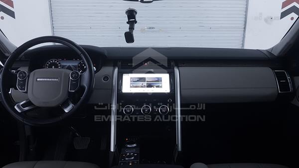 Photo 17 VIN: SALRA2BX5JA051847 - LAND ROVER DISCOVERY 