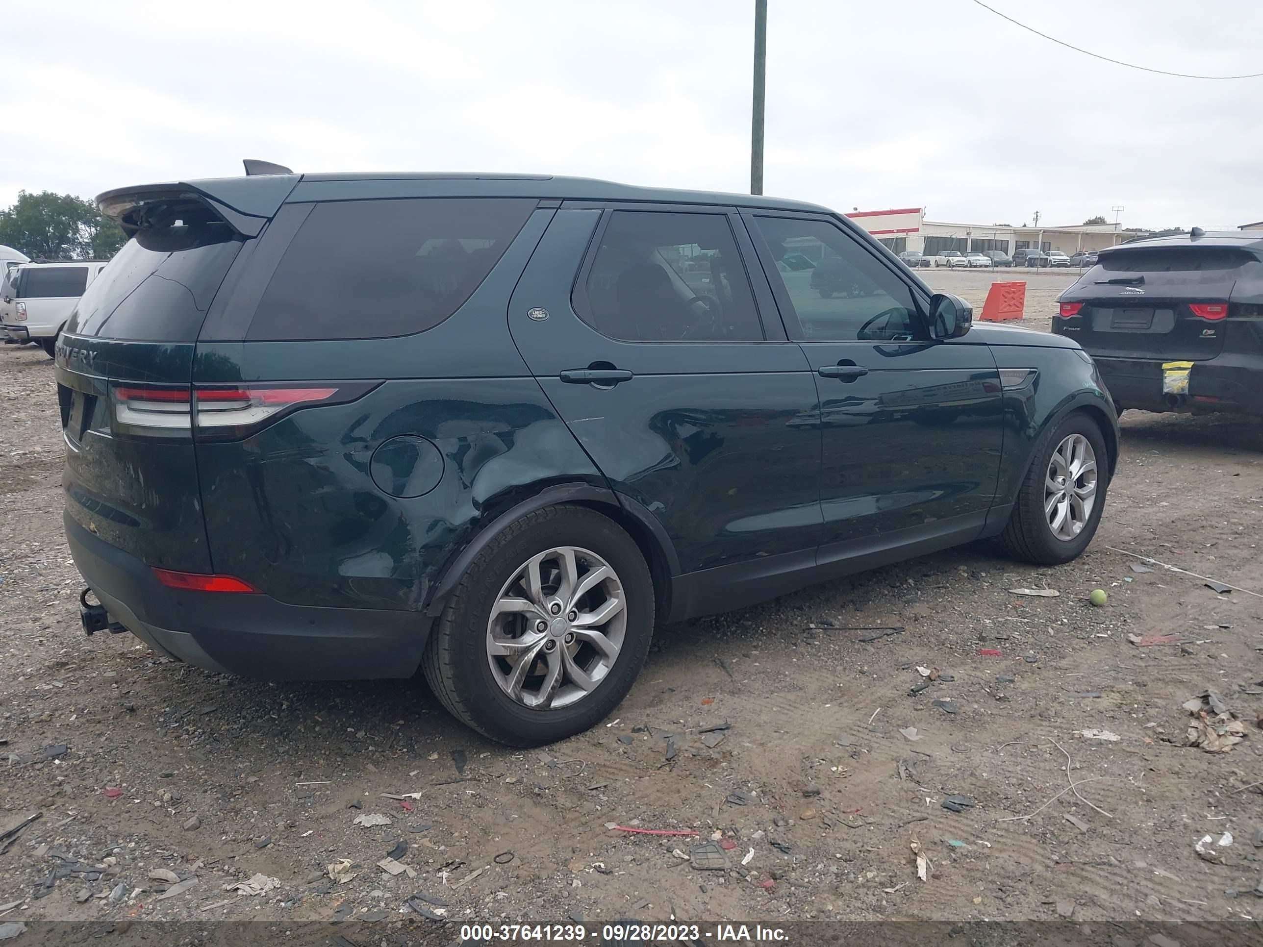 Photo 3 VIN: SALRGBBV3HA041714 - LAND ROVER DISCOVERY 