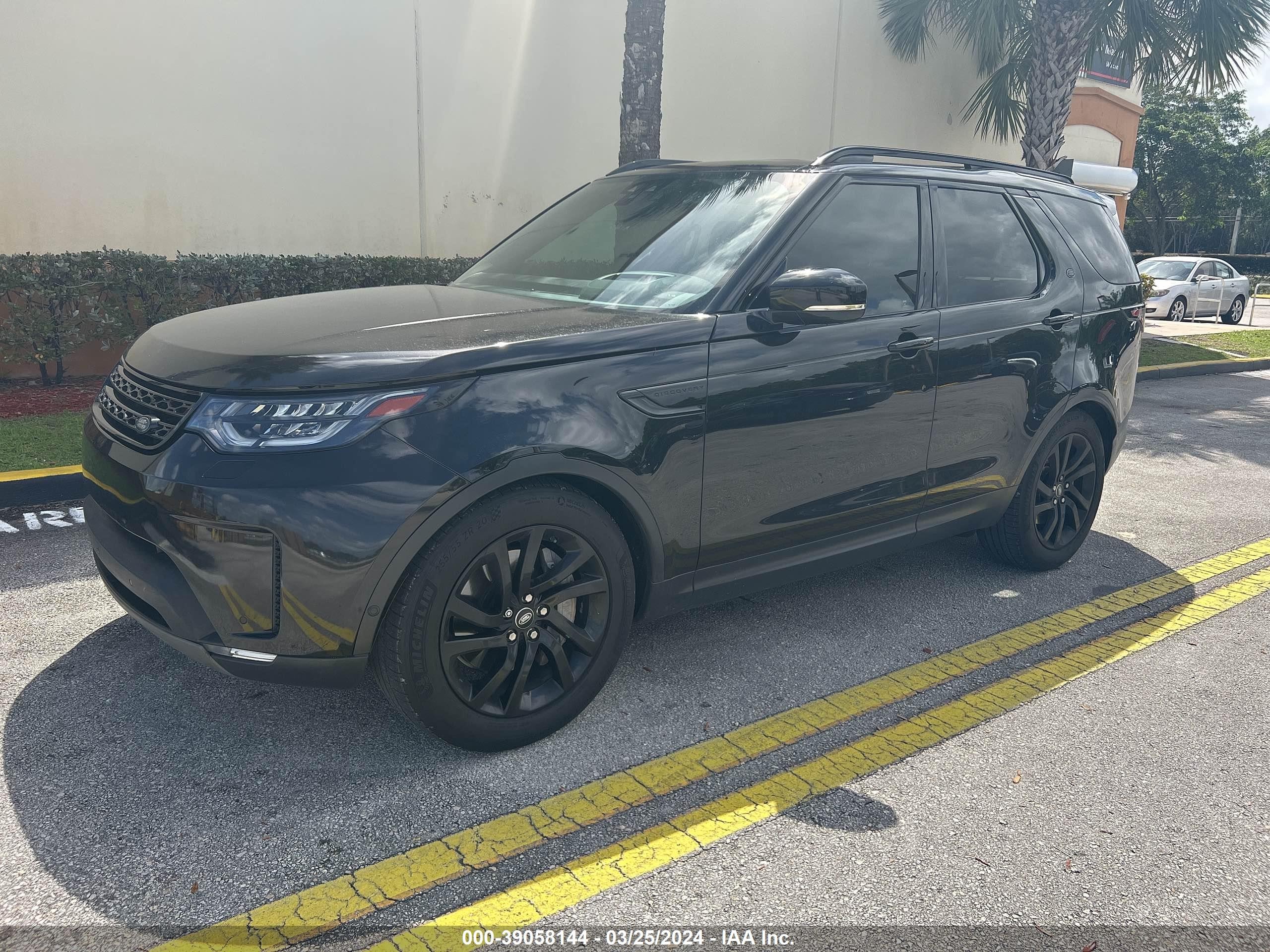 Photo 1 VIN: SALRR2RV0JA070898 - LAND ROVER DISCOVERY 