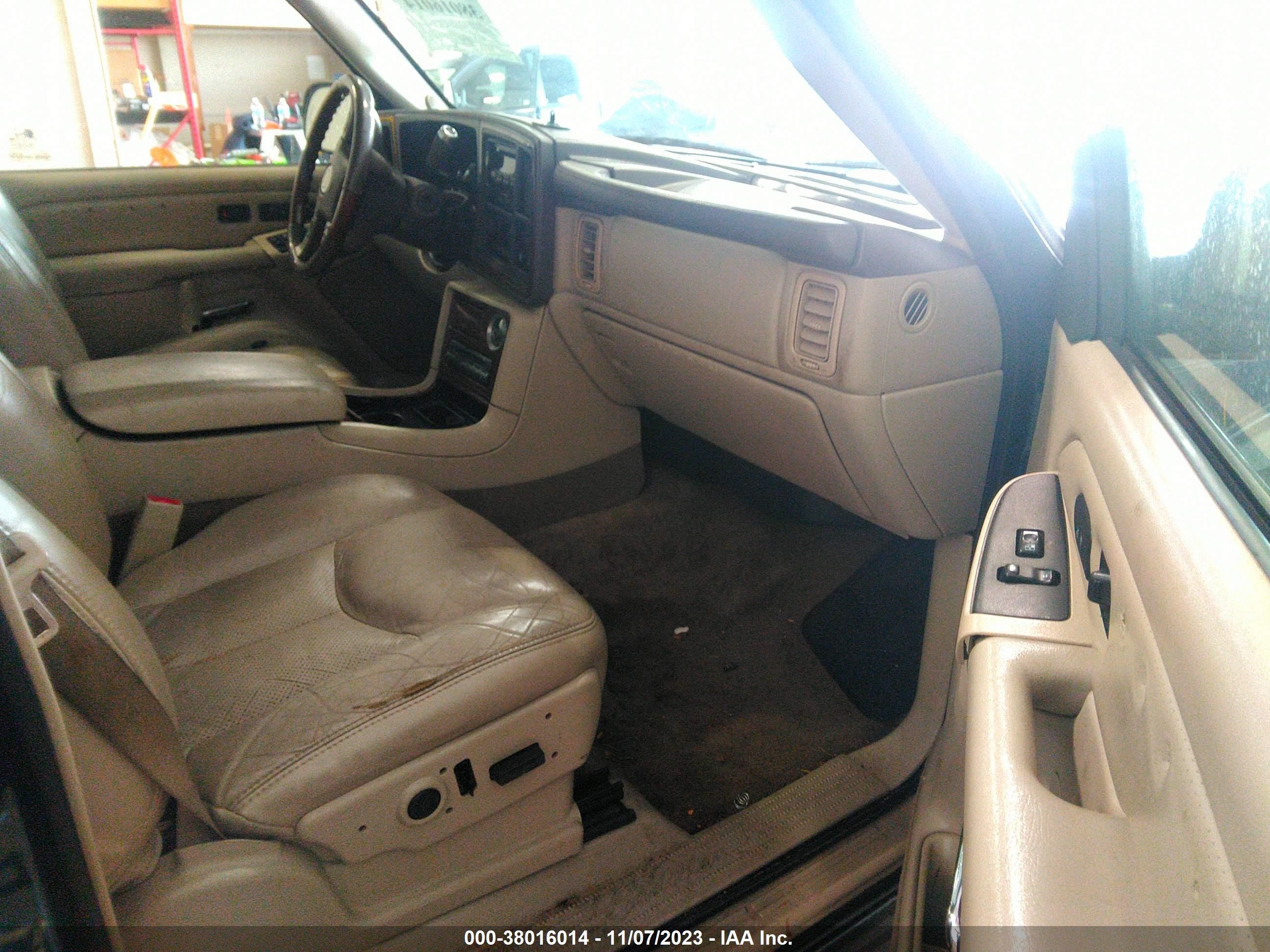 Photo 4 VIN: SALWR2PF6GA118489 - CADILLAC ESCALADE 